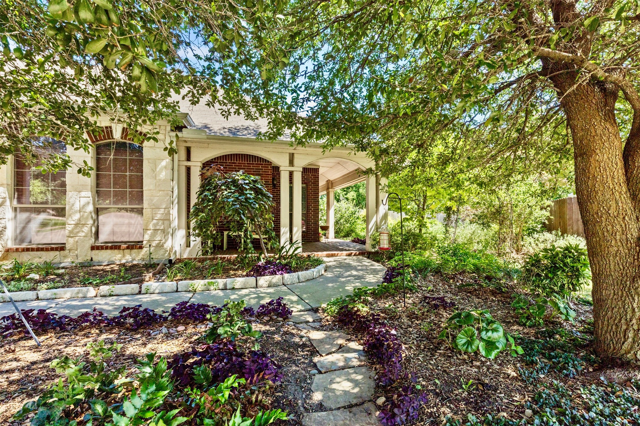 24 Tallwood Lane , Edgecliff Village, TX, 76134 | 20925699 | Realty Texas LLC