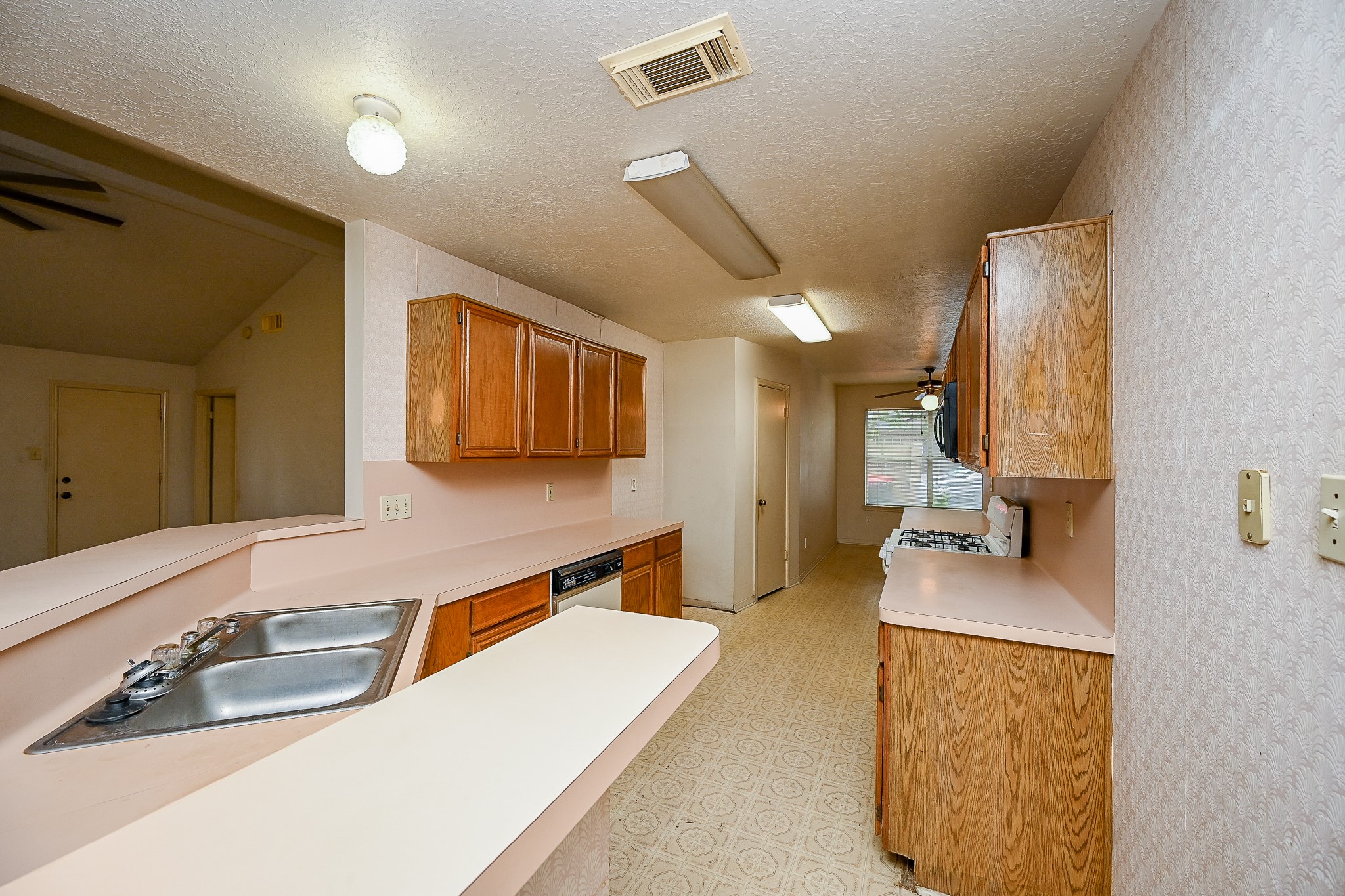 2522 N Camden Parkway , Houston, TX, 77067 | 56230626 | Realty Texas LLC
