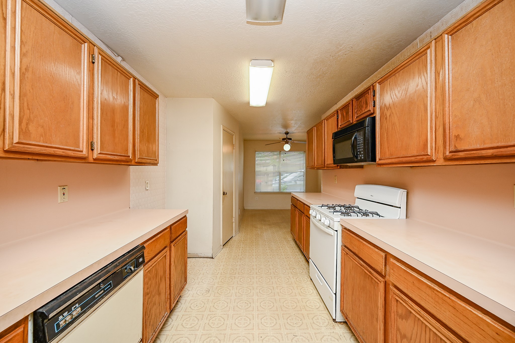 2522 N Camden Parkway , Houston, TX, 77067 | 56230626 | Realty Texas LLC