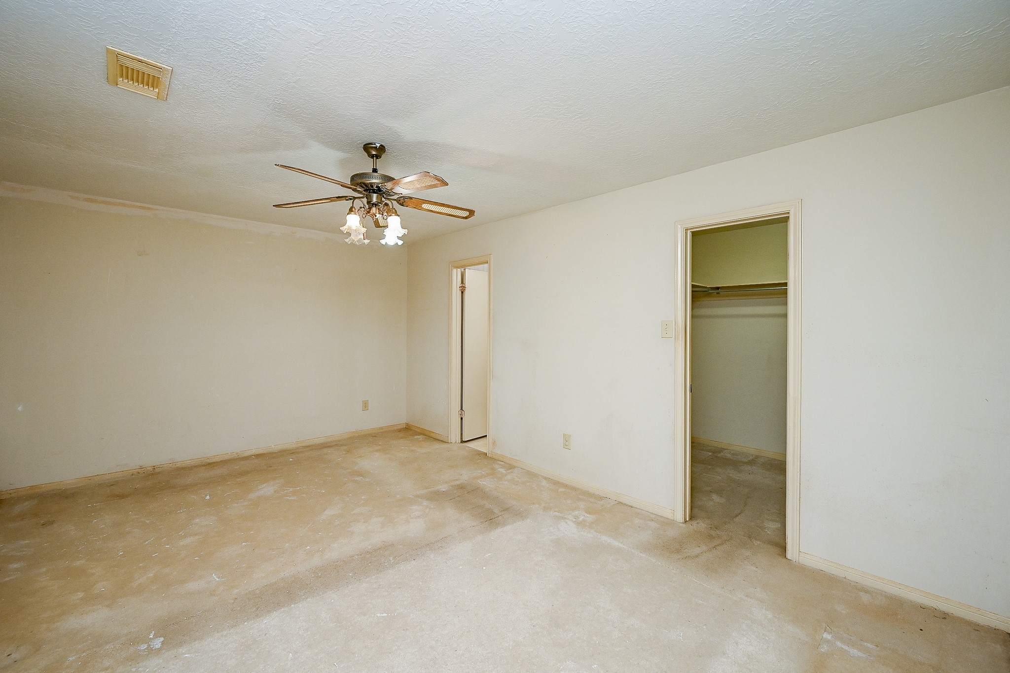 2522 N Camden Parkway , Houston, TX, 77067 | 56230626 | Realty Texas LLC