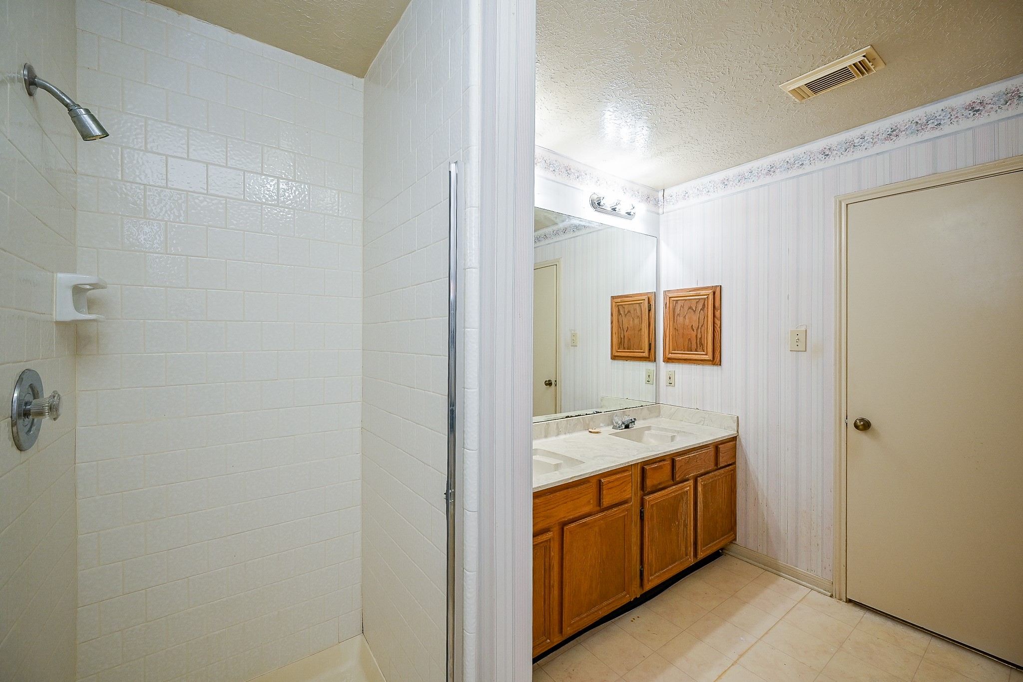 2522 N Camden Parkway , Houston, TX, 77067 | 56230626 | Realty Texas LLC