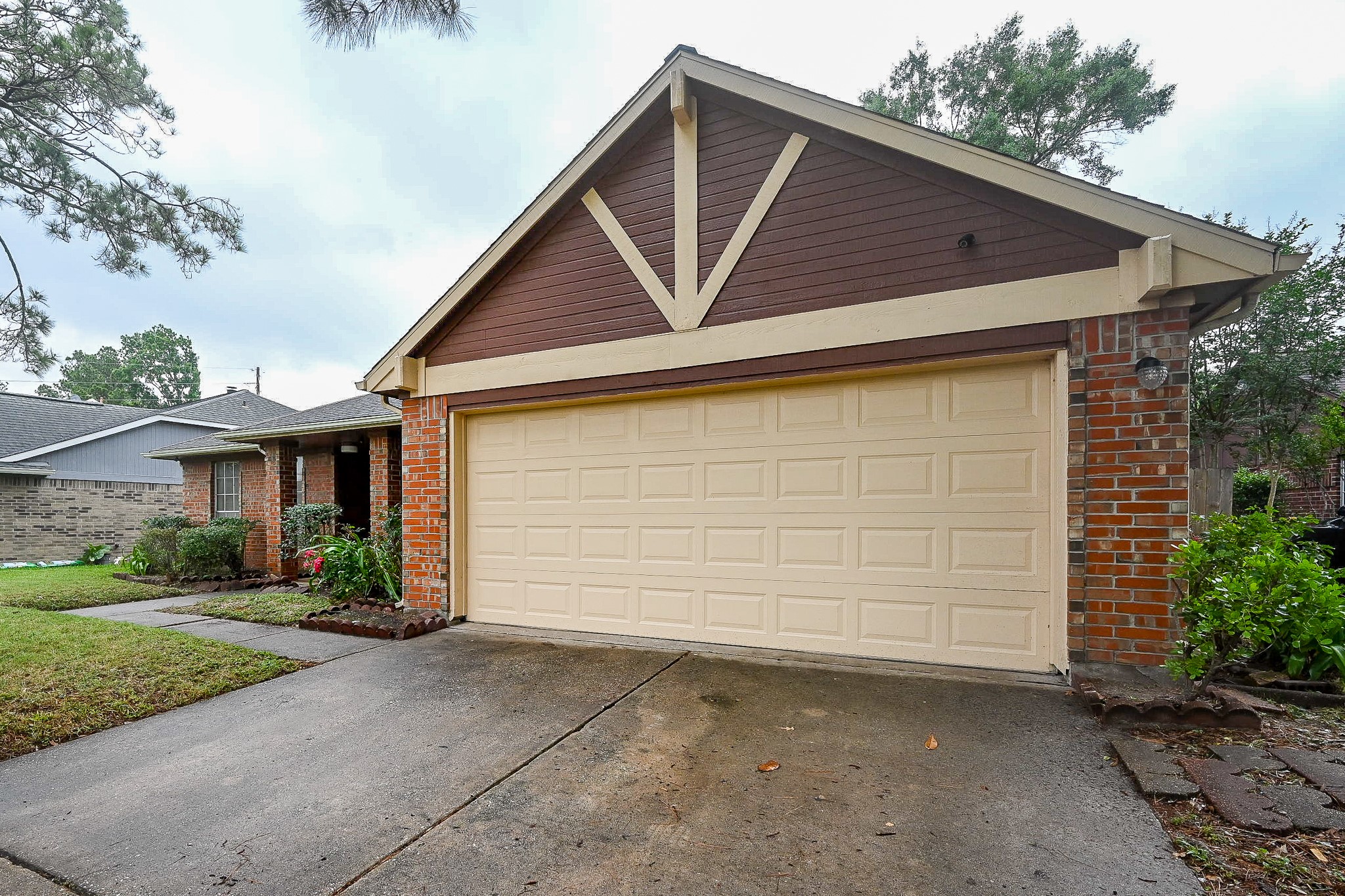 2522 N Camden Parkway , Houston, TX, 77067 | 56230626 | Realty Texas LLC
