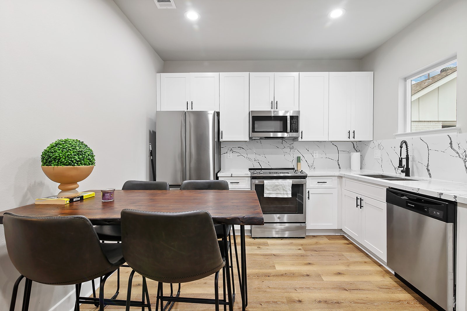2406 Truxillo Street Upper B , Houston, TX, 77004 | 93803599 | Realty Texas LLC