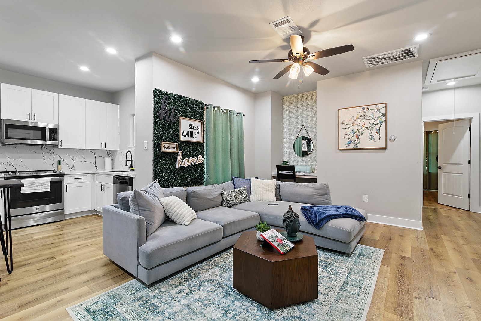 2406 Truxillo Street Upper B , Houston, TX, 77004 | 93803599 | Realty Texas LLC