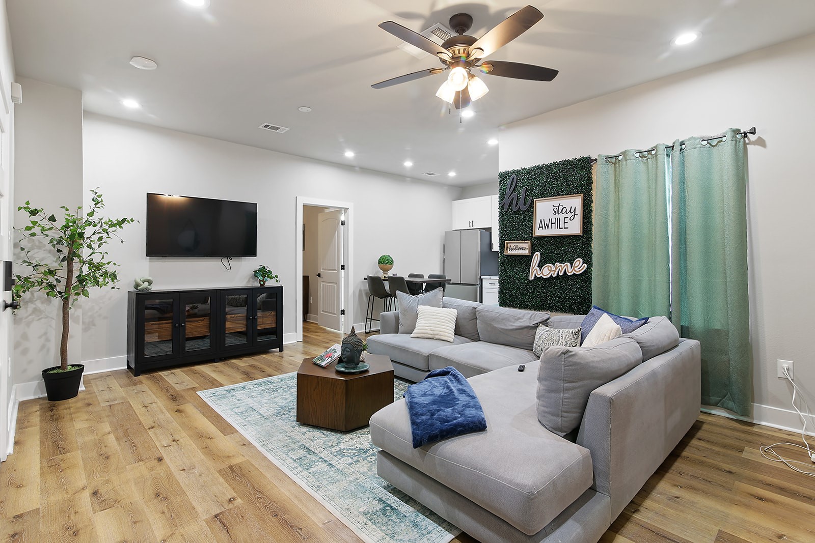 2406 Truxillo Street Upper B , Houston, TX, 77004 | 93803599 | Realty Texas LLC