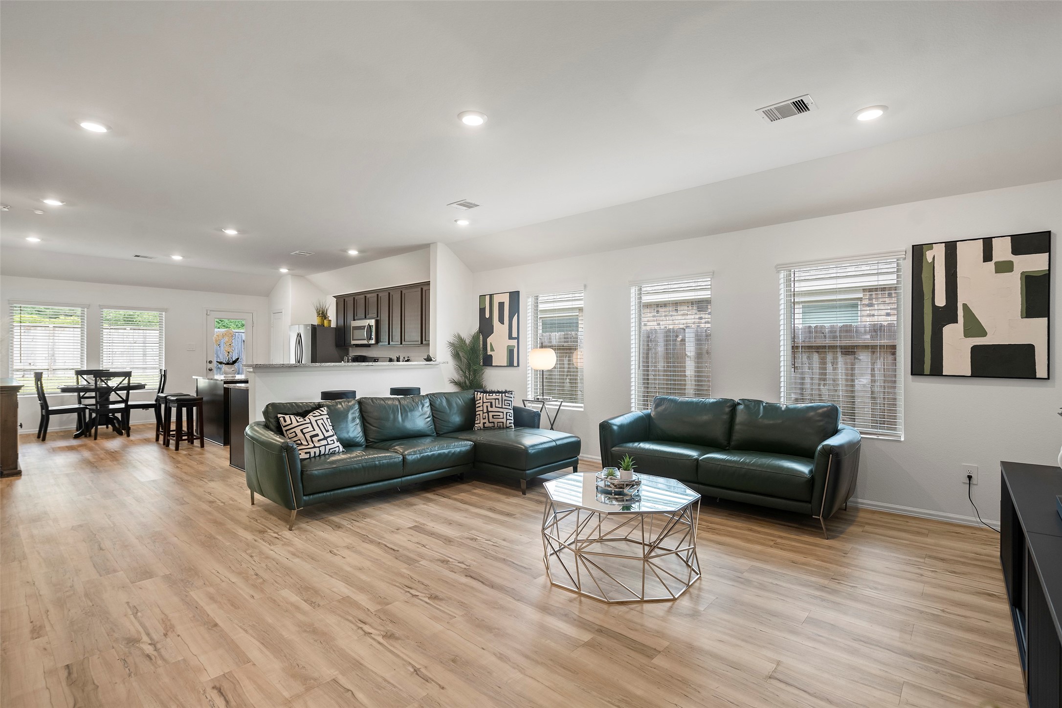 908 Pickering Oak Row , Magnolia, TX, 77354 | 58383571 | Realty Texas LLC