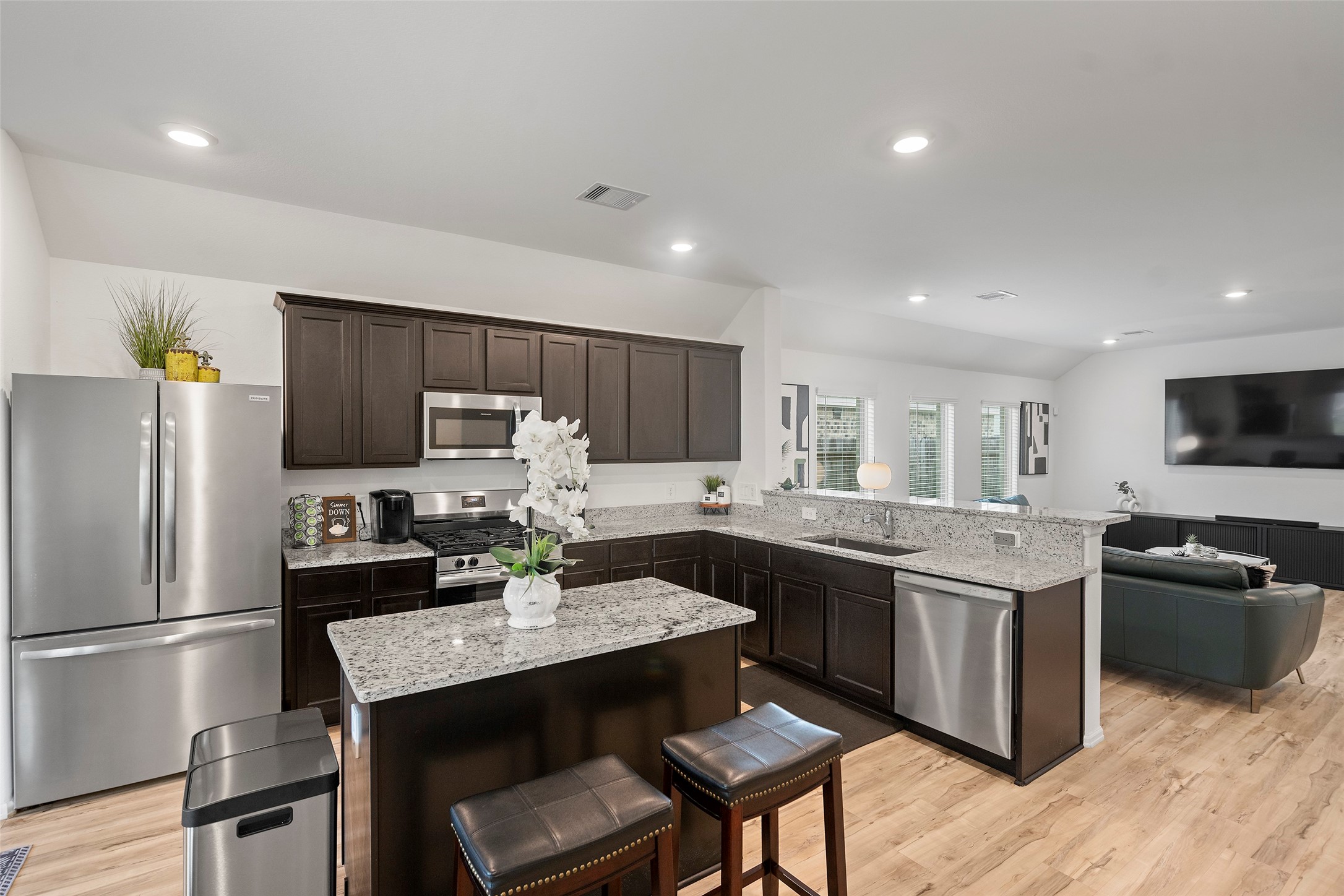 908 Pickering Oak Row , Magnolia, TX, 77354 | 58383571 | Realty Texas LLC