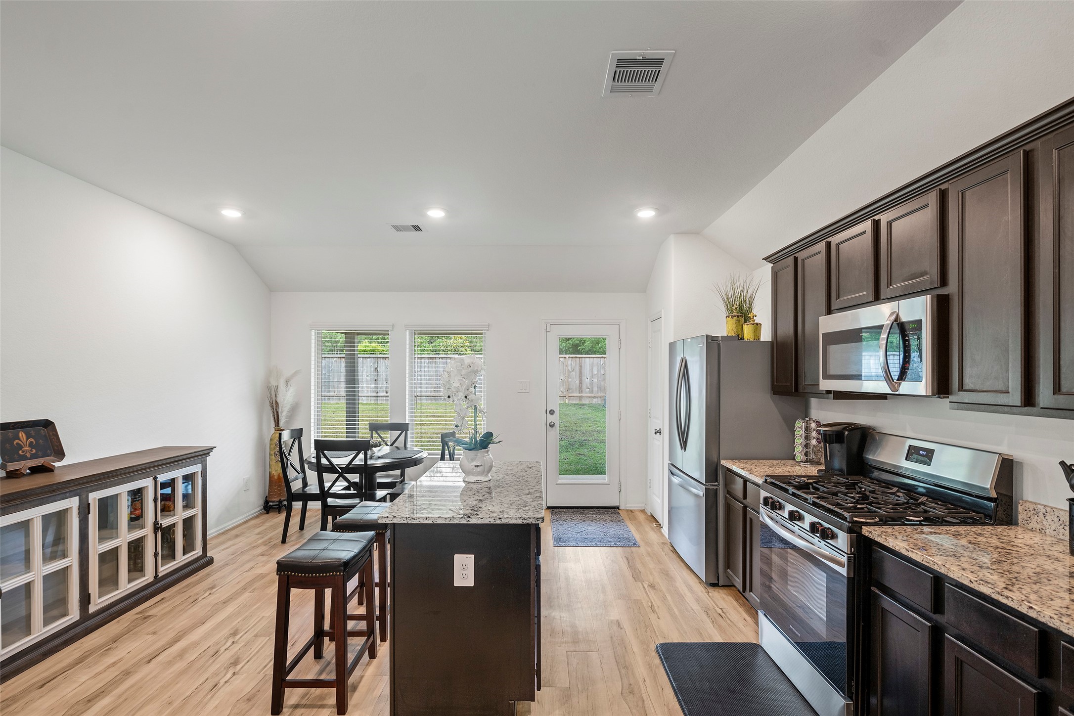 908 Pickering Oak Row , Magnolia, TX, 77354 | 58383571 | Realty Texas LLC
