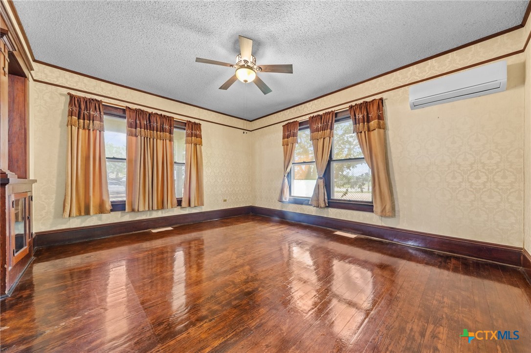 9 S Milam Street , Rogers, TX, 76569 | 579061 | Realty Texas LLC