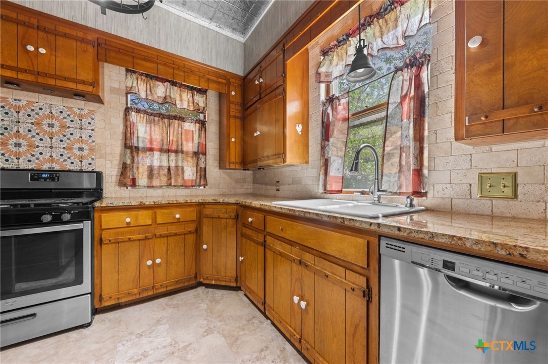 9 S Milam Street , Rogers, TX, 76569 | 579061 | Realty Texas LLC