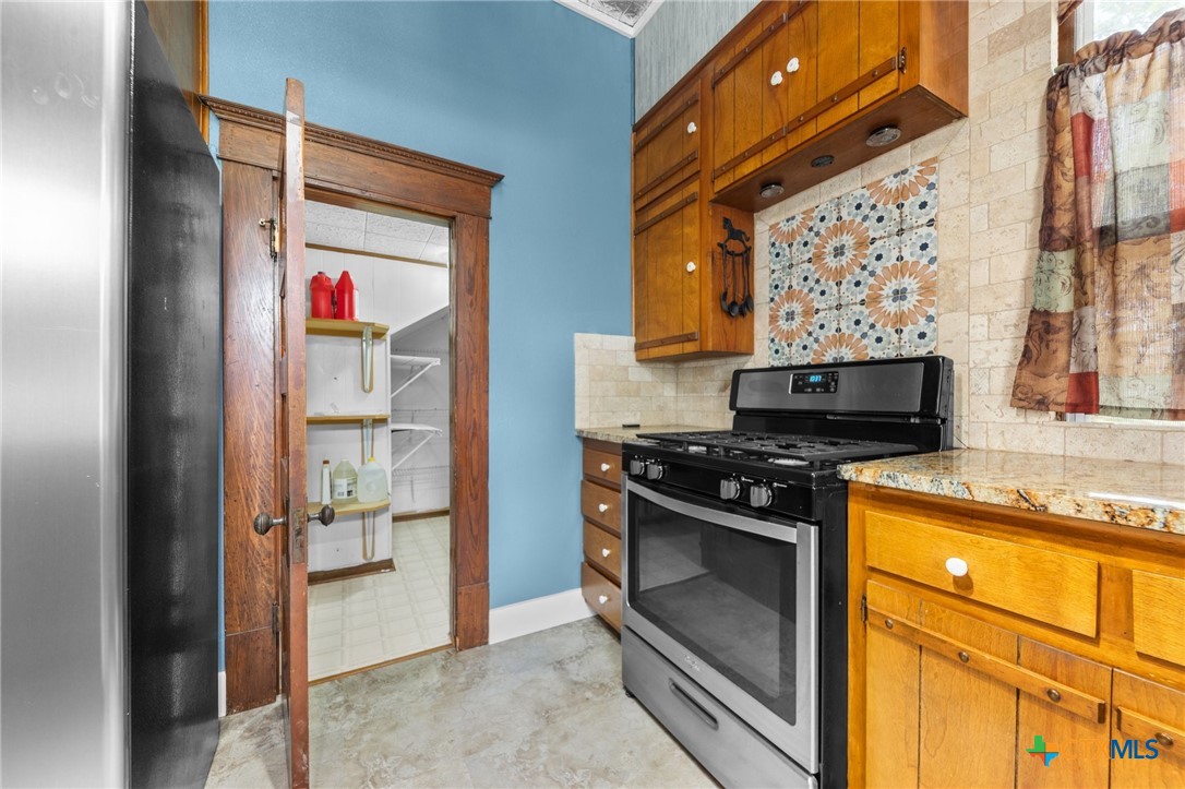 9 S Milam Street , Rogers, TX, 76569 | 579061 | Realty Texas LLC
