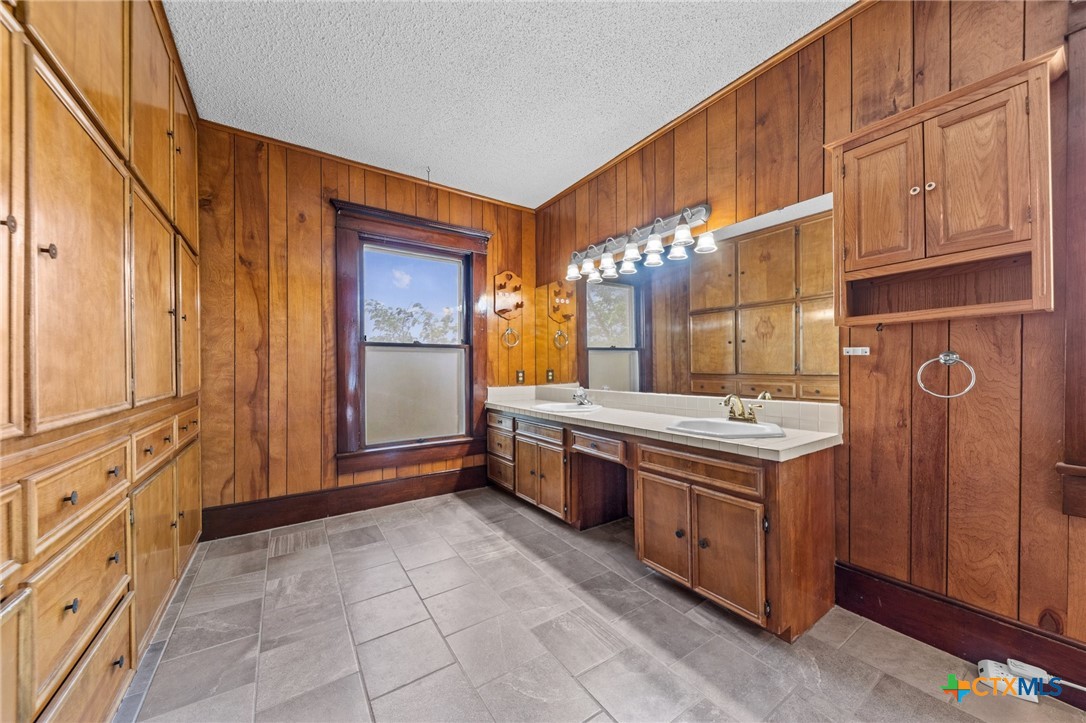 9 S Milam Street , Rogers, TX, 76569 | 579061 | Realty Texas LLC