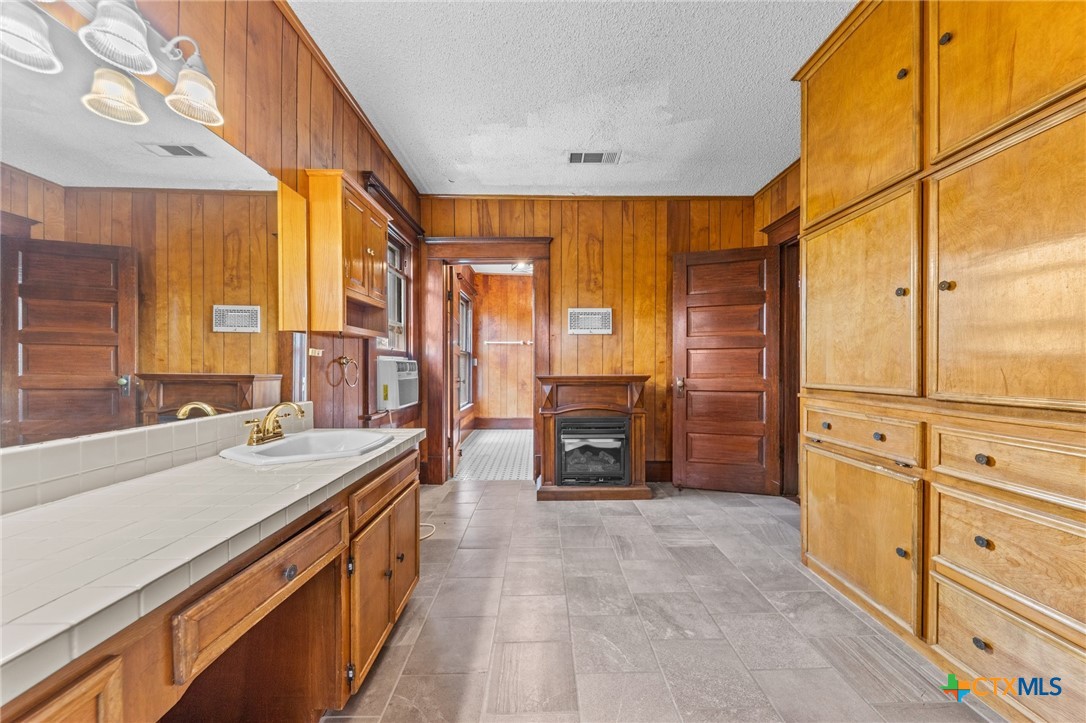 9 S Milam Street , Rogers, TX, 76569 | 579061 | Realty Texas LLC