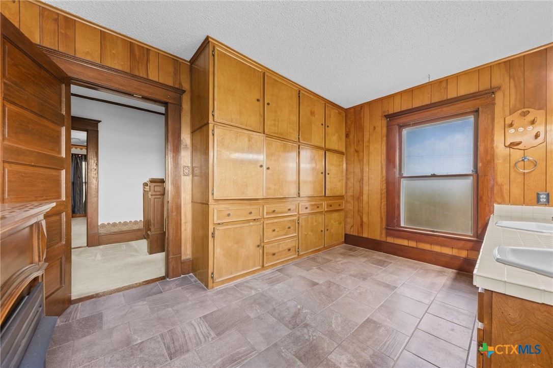 9 S Milam Street , Rogers, TX, 76569 | 579061 | Realty Texas LLC