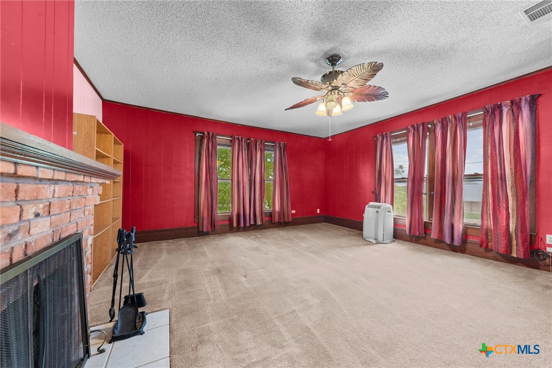 9 S Milam Street , Rogers, TX, 76569 | 579061 | Realty Texas LLC