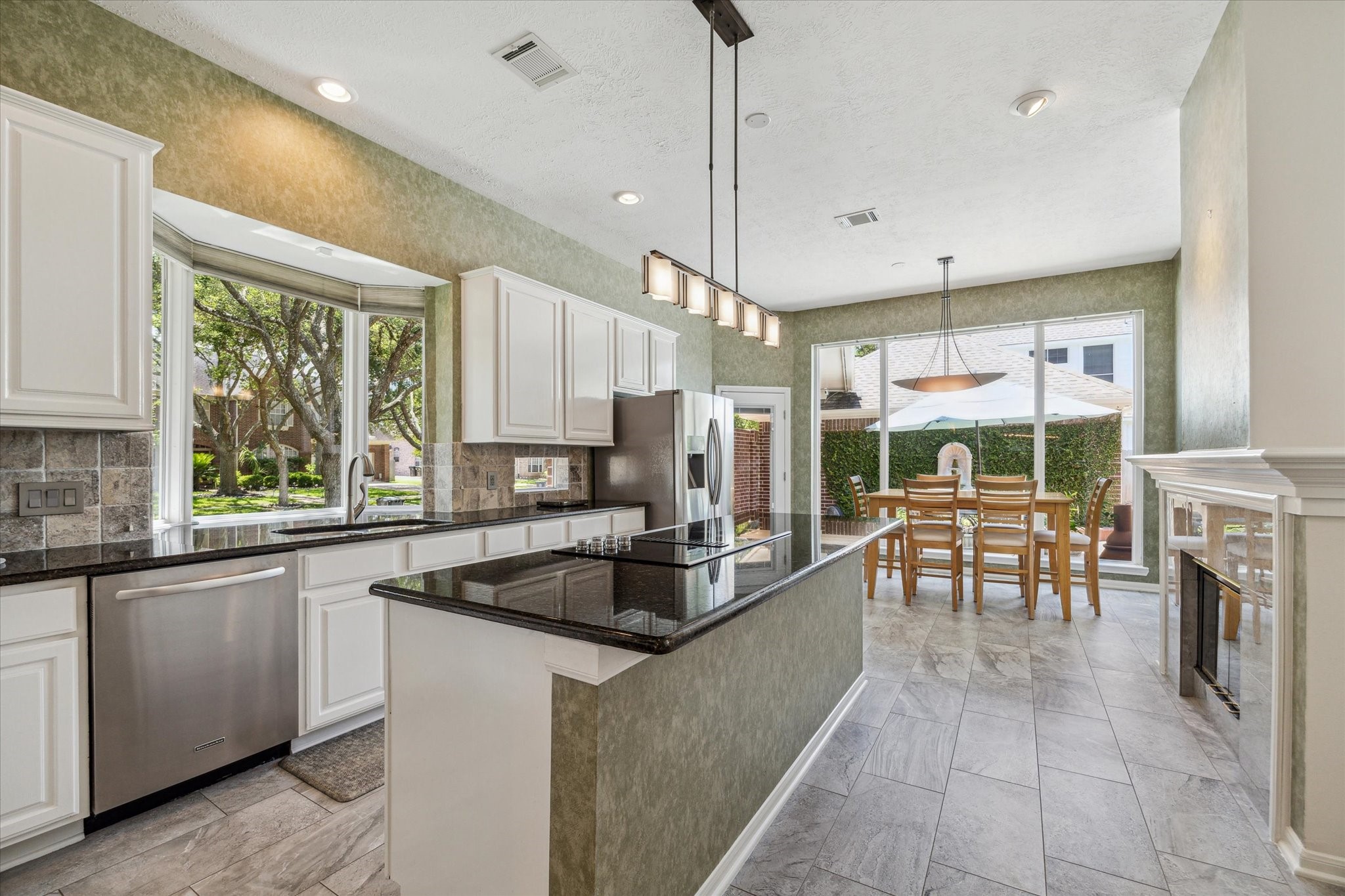 918 Whitby Court , Sugar Land, TX, 77479 | 5627623 | Realty Texas LLC