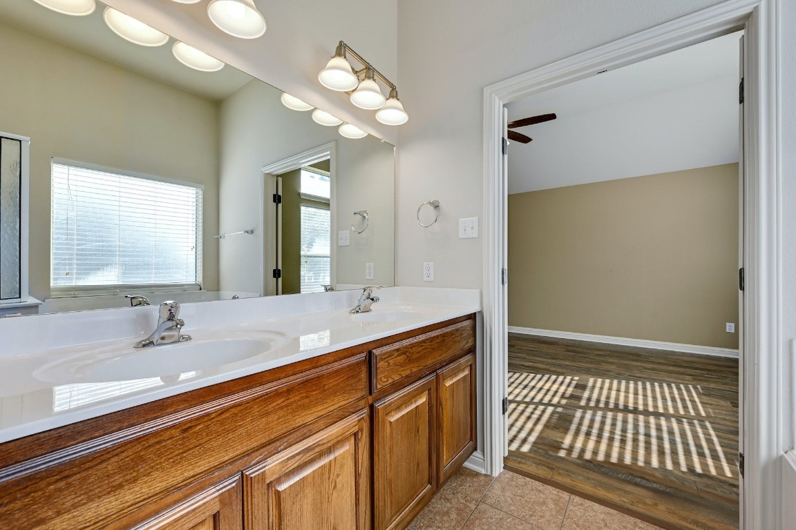 1809 Hidden Springs Path , Round Rock, TX, 78665 | 2337763 | Realty Texas LLC