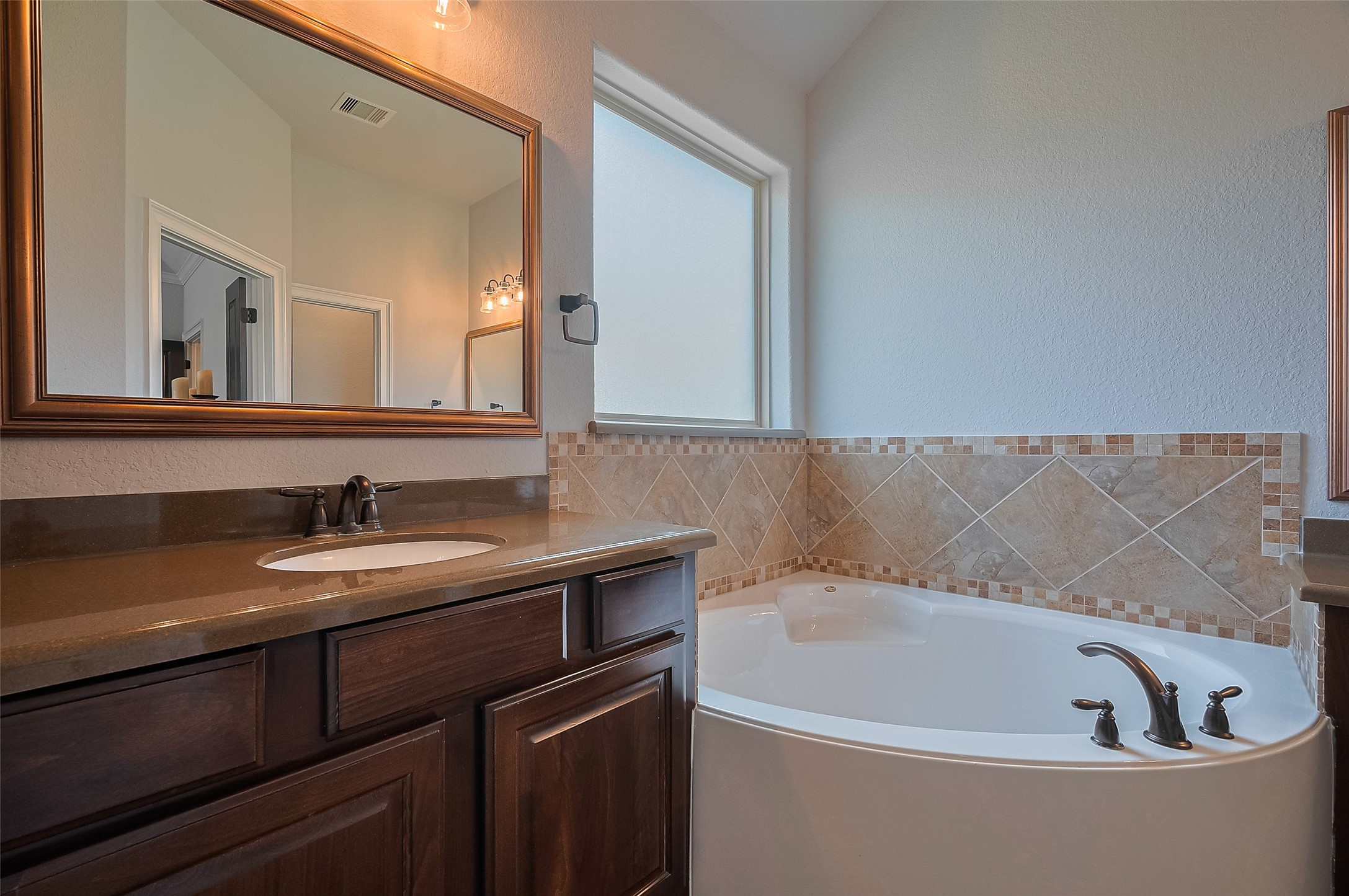 6 Sagamore Ridge Place , Spring, TX, 77389 | 63334532 | Realty Texas LLC