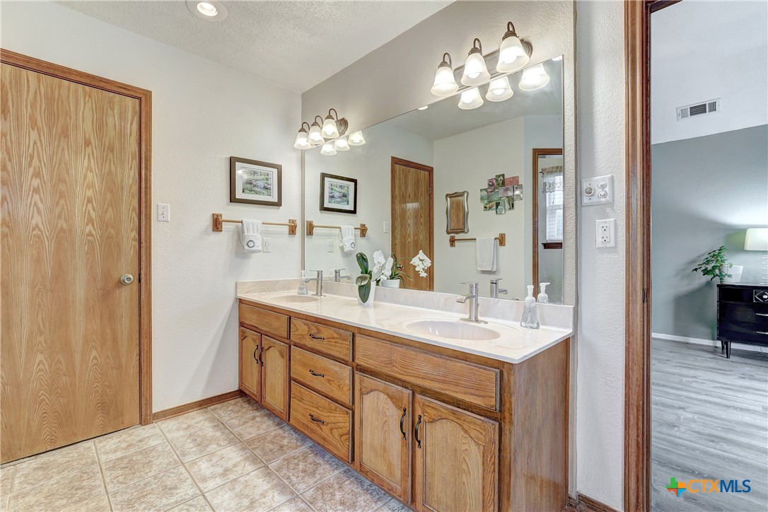 9840 N Live Oak Road , Salado, TX, 76571 | 578378 | Realty Texas LLC