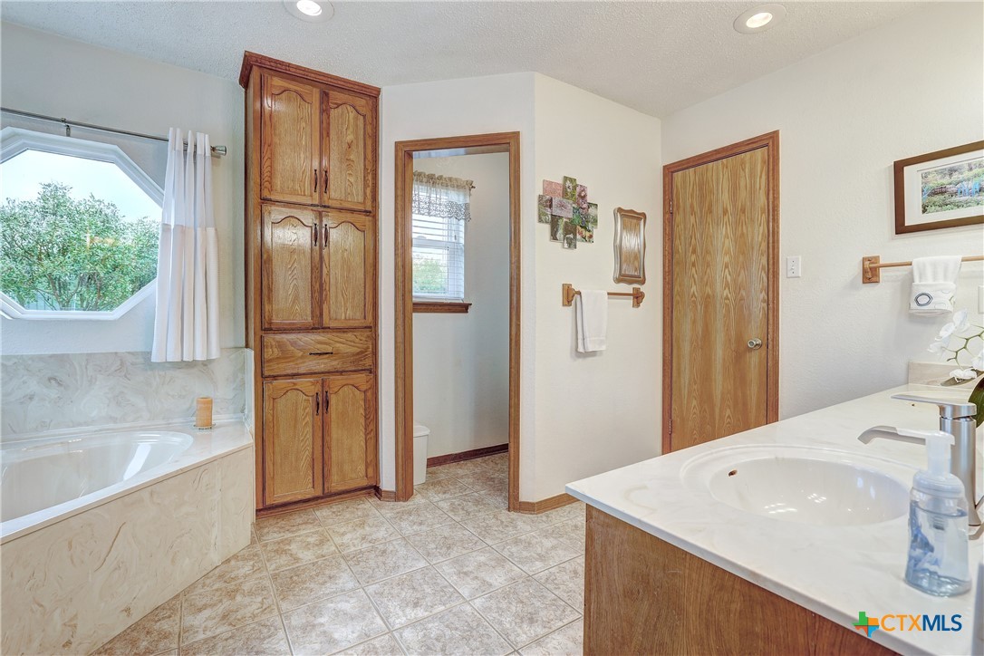 9840 N Live Oak Road , Salado, TX, 76571 | 578378 | Realty Texas LLC