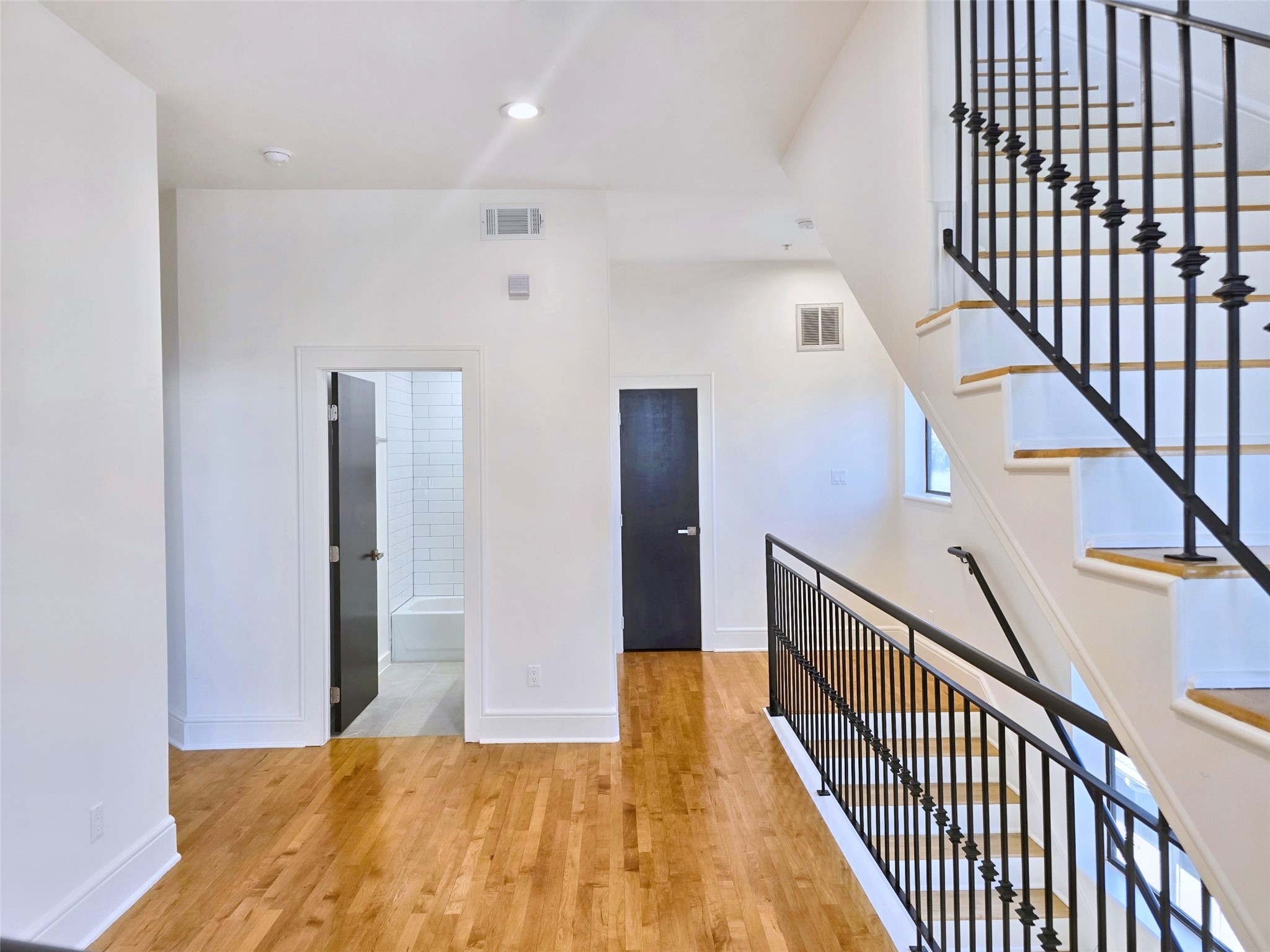 1700 Montrose Boulevard , Houston, TX, 77006 | 98088500 | Realty Texas LLC