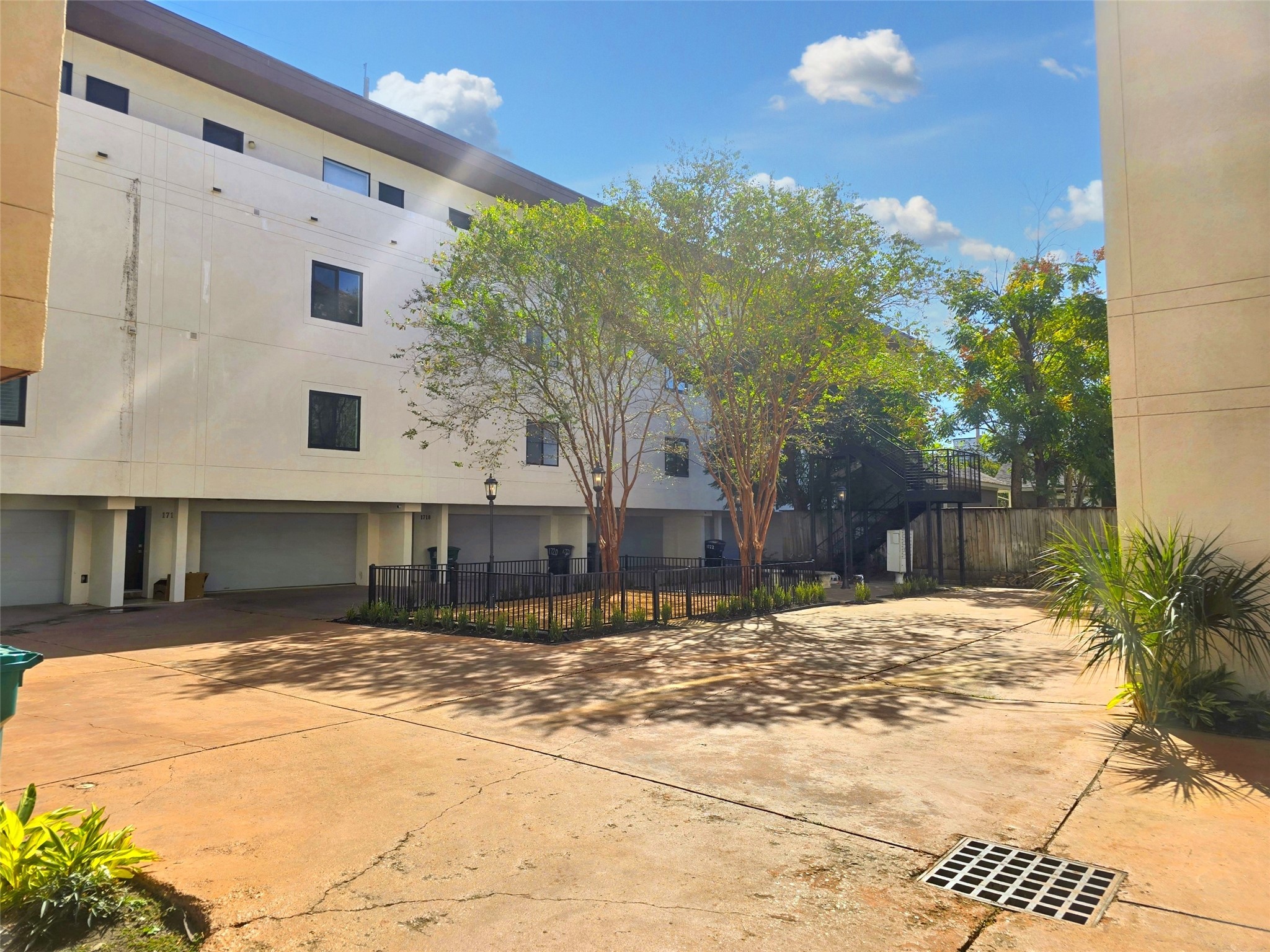 1700 Montrose Boulevard , Houston, TX, 77006 | 98088500 | Realty Texas LLC