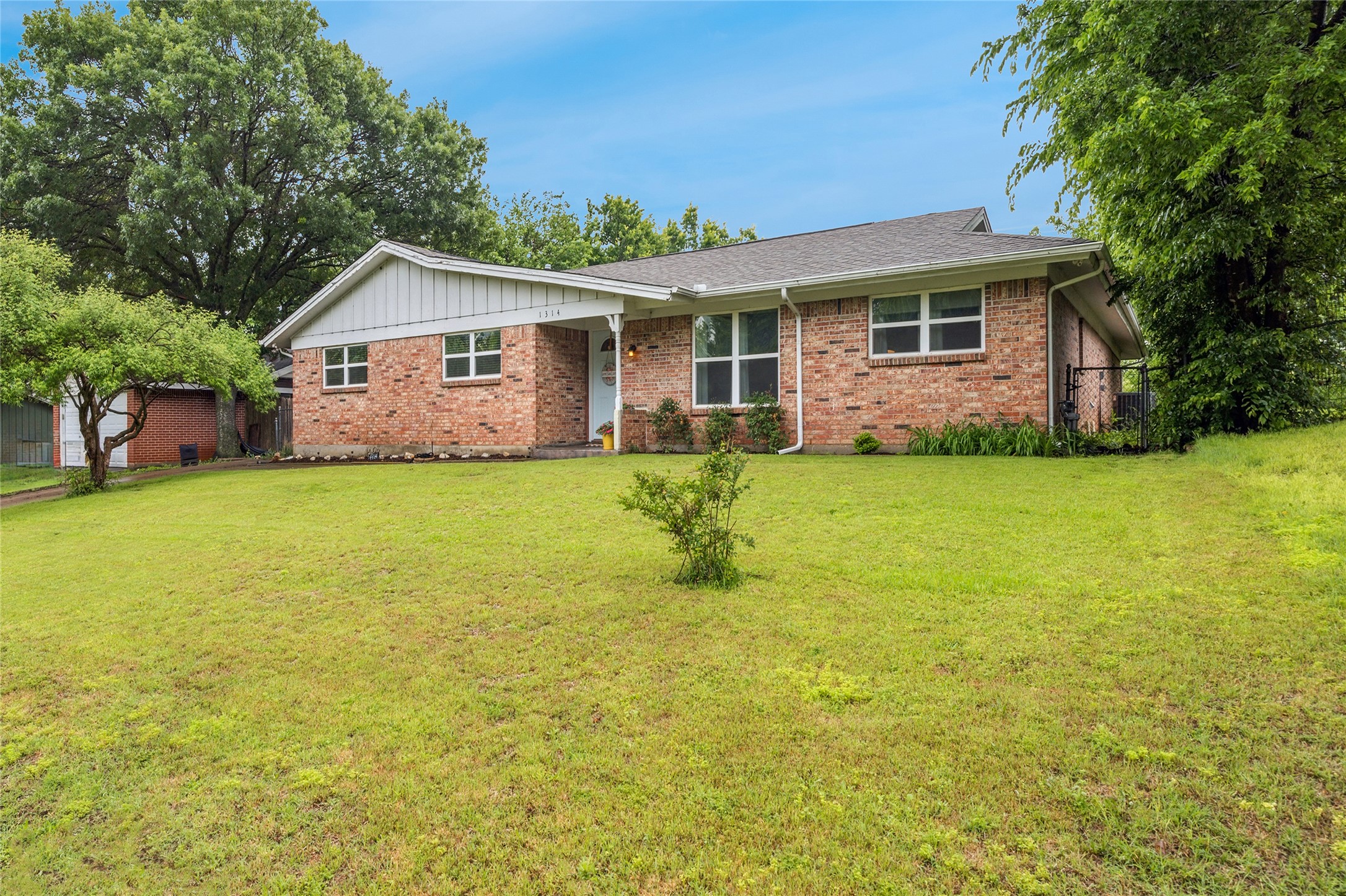 1314 Mildred Lane , Benbrook, TX, 76126 | 20927647 | Realty Texas LLC