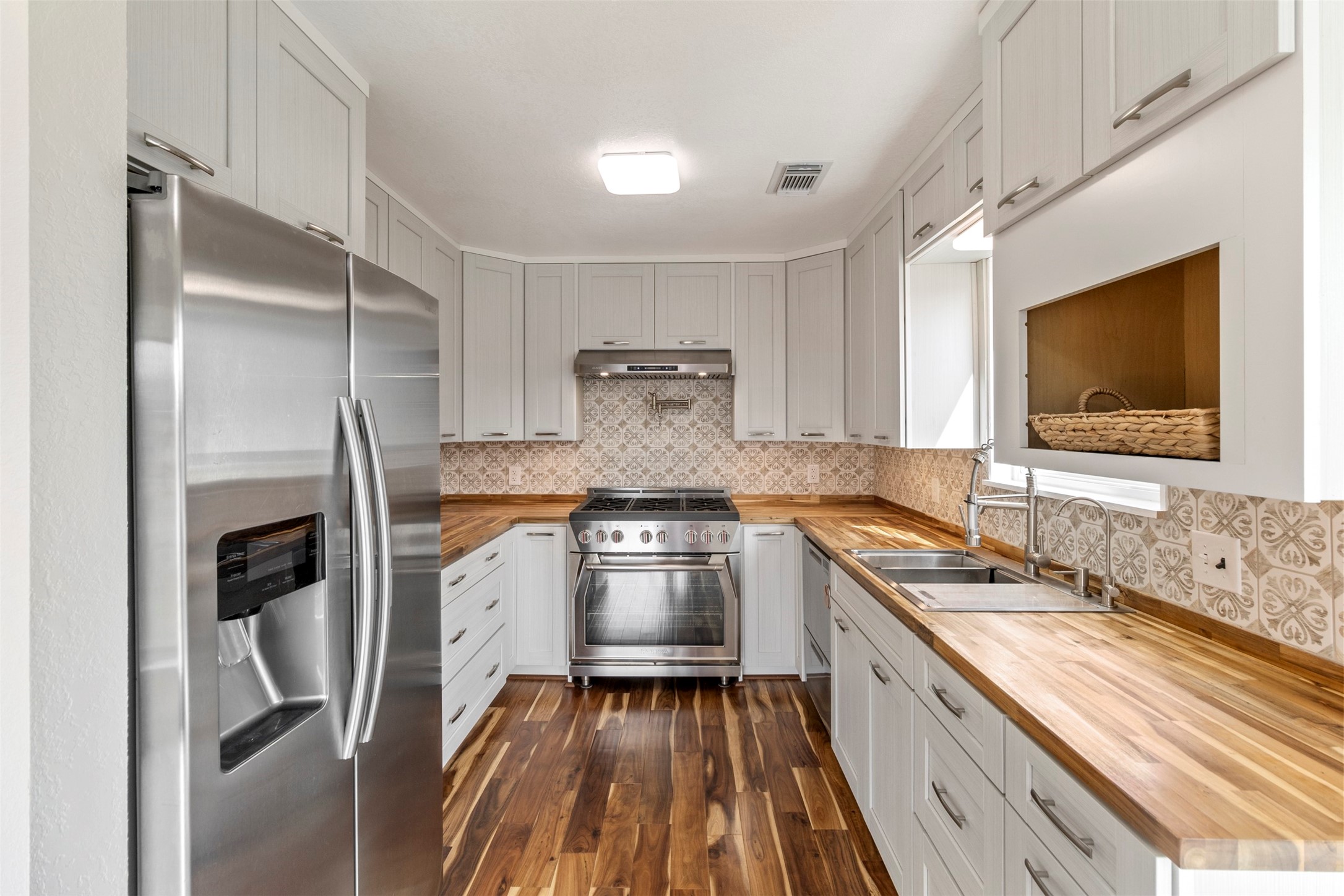 16 N Omega Street , La Marque, TX, 77568 | 17953781 | Realty Texas LLC