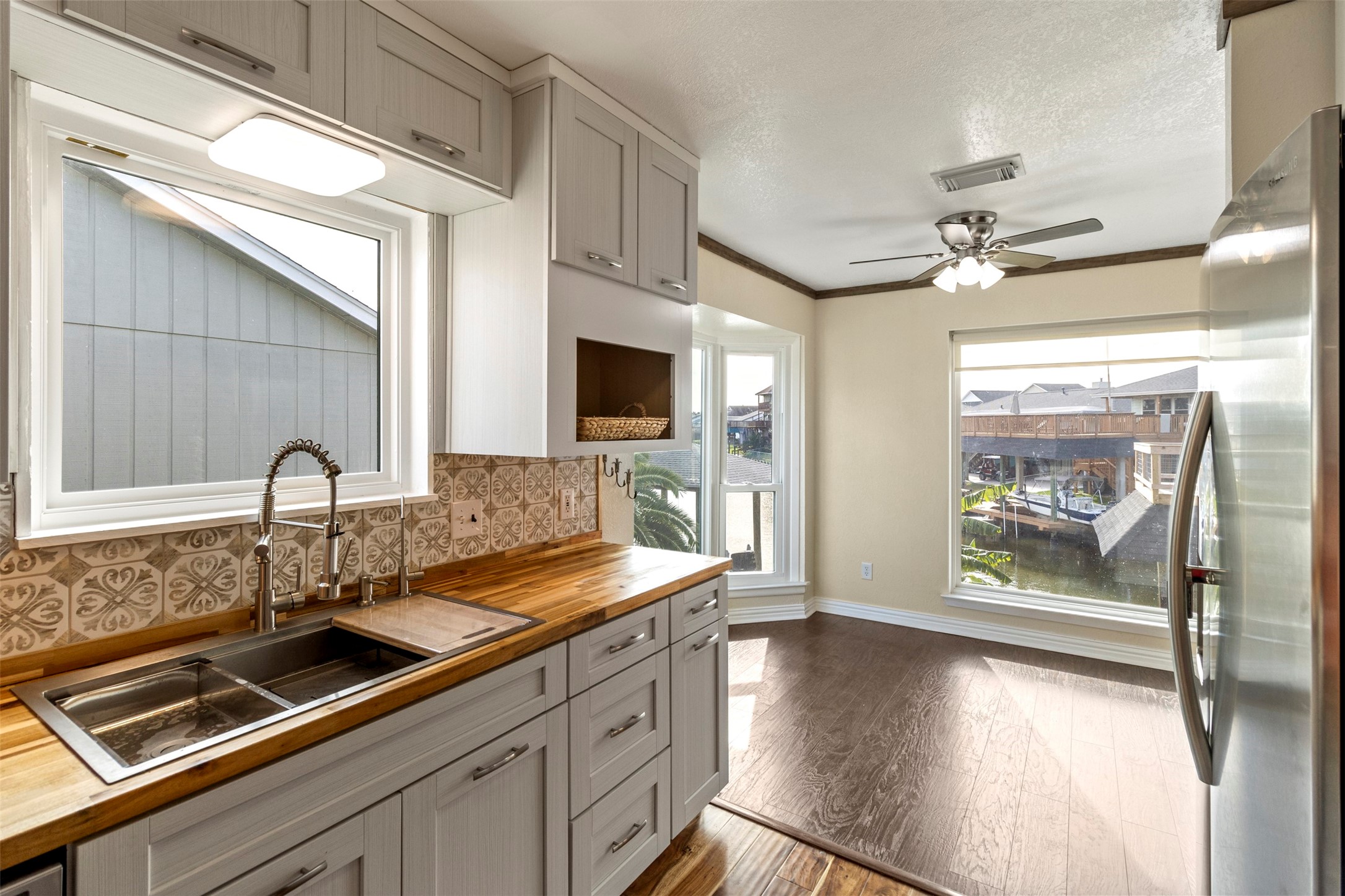 16 N Omega Street , La Marque, TX, 77568 | 17953781 | Realty Texas LLC
