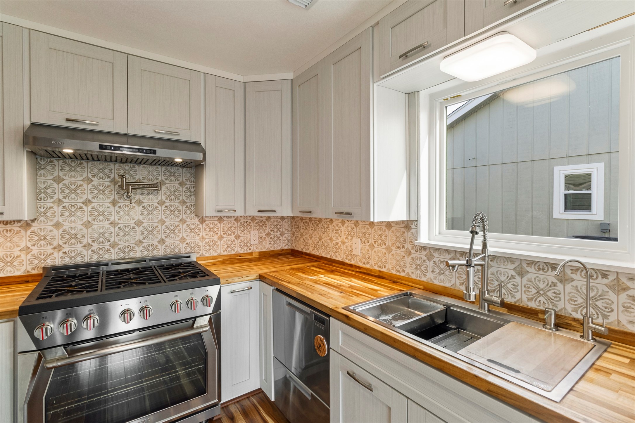 16 N Omega Street , La Marque, TX, 77568 | 17953781 | Realty Texas LLC