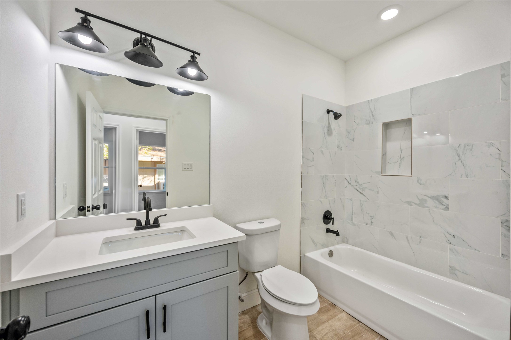 4139 Brinkley Street A/B , Houston, TX, 77051 | 5049600 | Realty Texas LLC