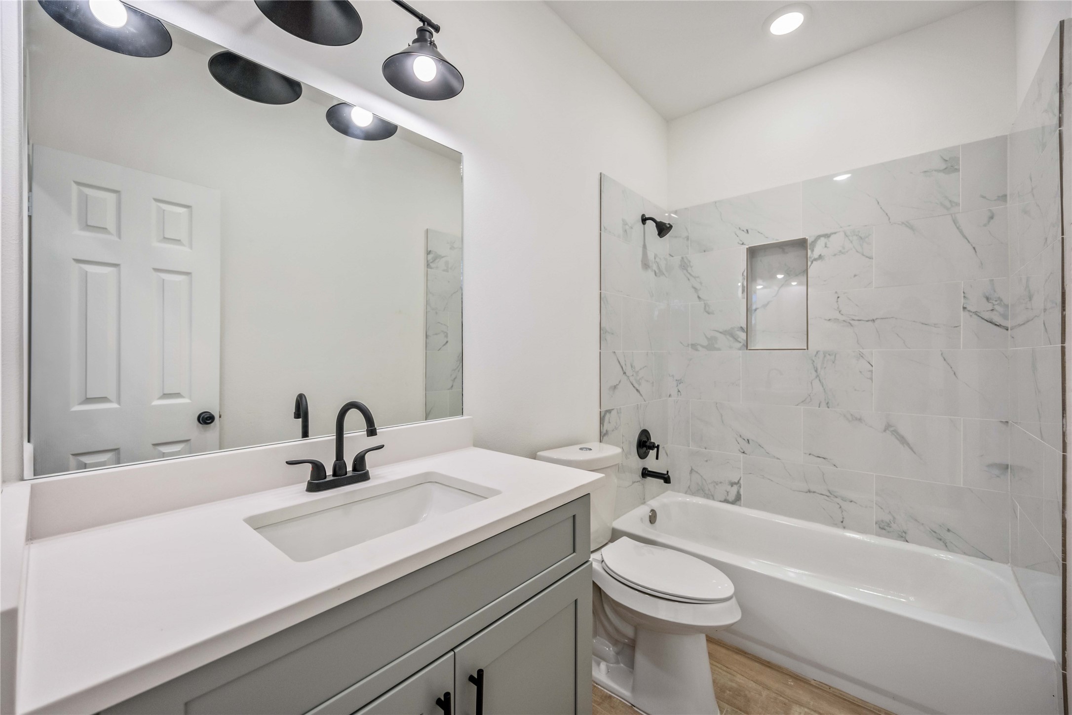 4139 Brinkley Street A/B , Houston, TX, 77051 | 5049600 | Realty Texas LLC