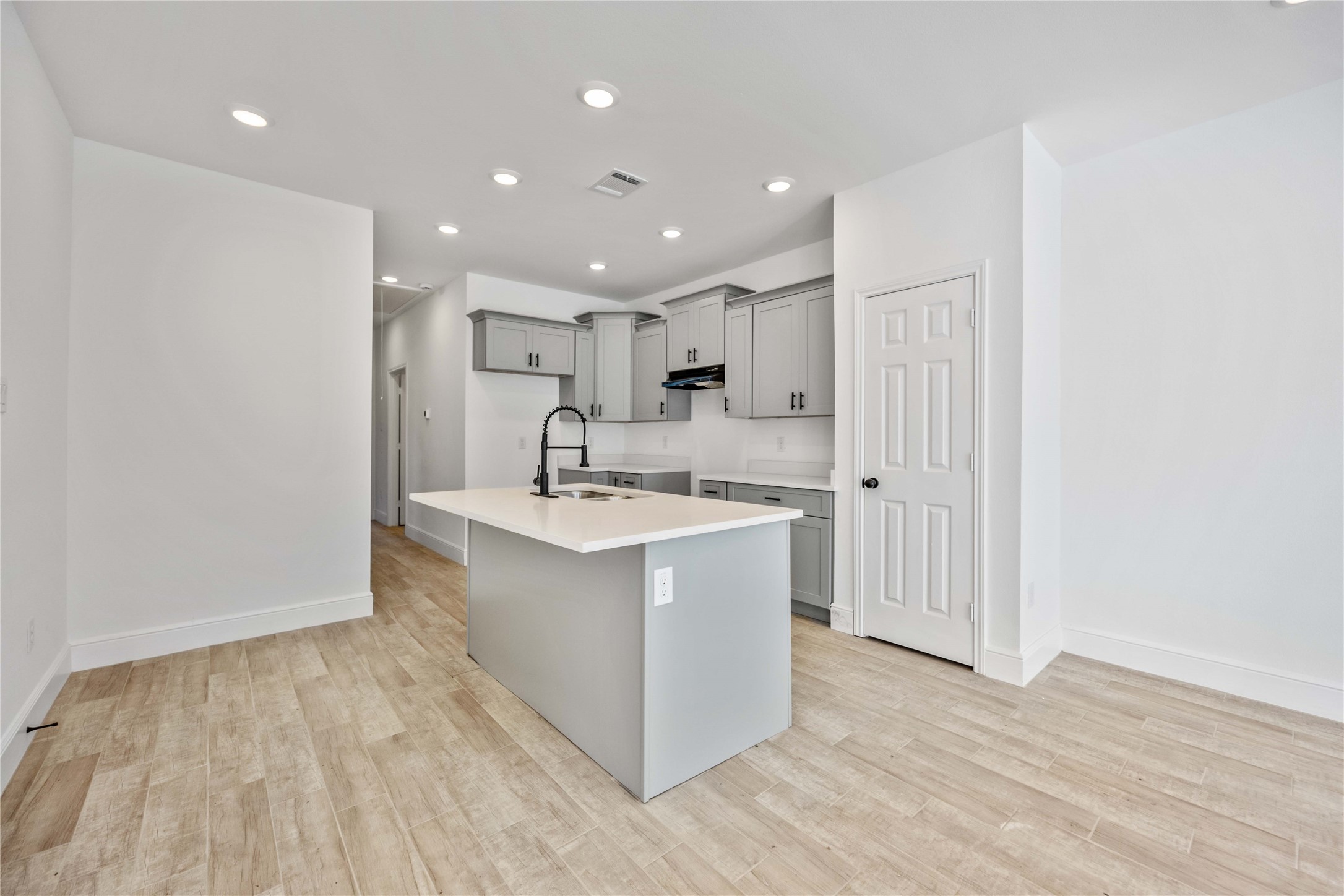 4139 Brinkley Street A/B , Houston, TX, 77051 | 5049600 | Realty Texas LLC