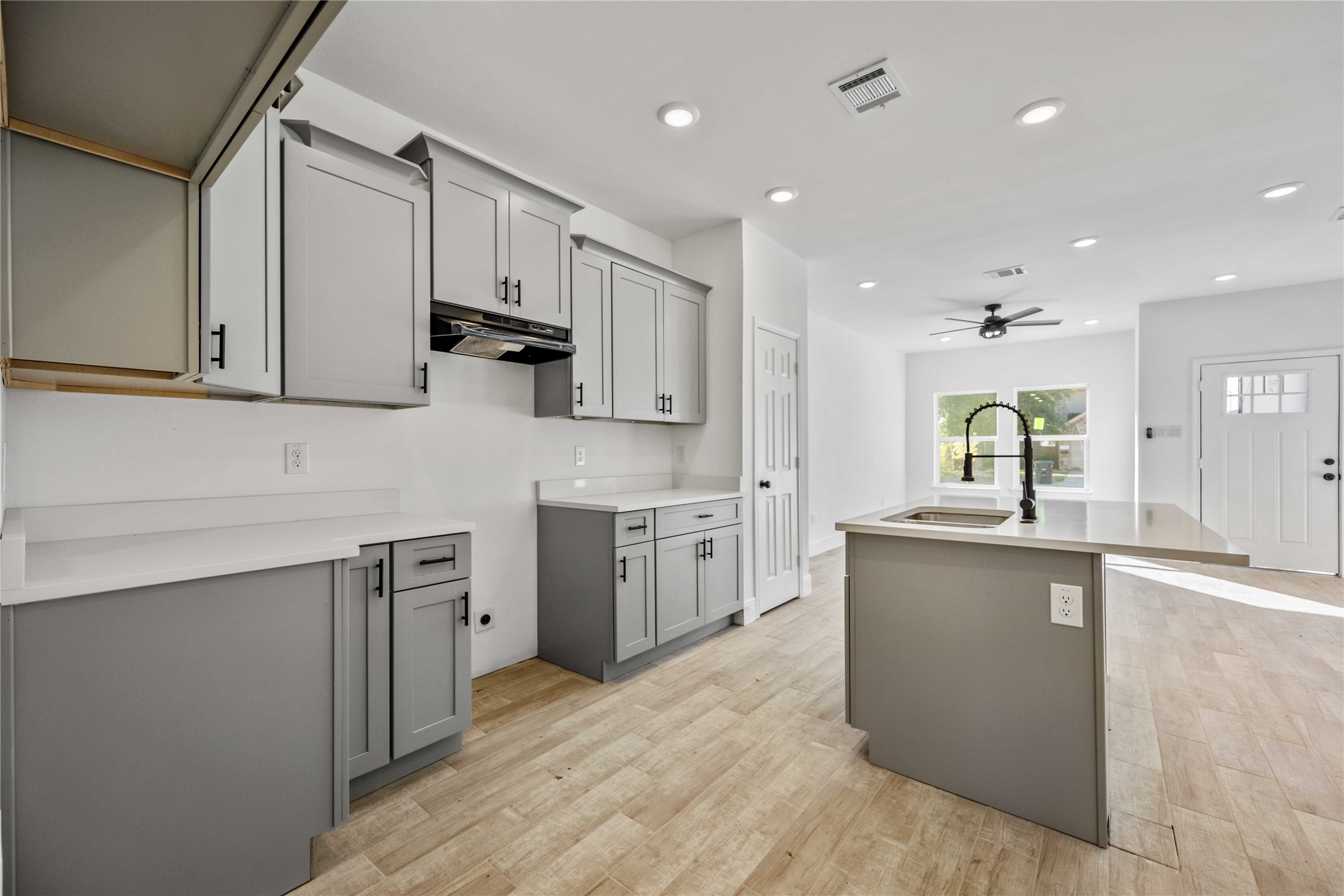 4139 Brinkley Street A/B , Houston, TX, 77051 | 5049600 | Realty Texas LLC