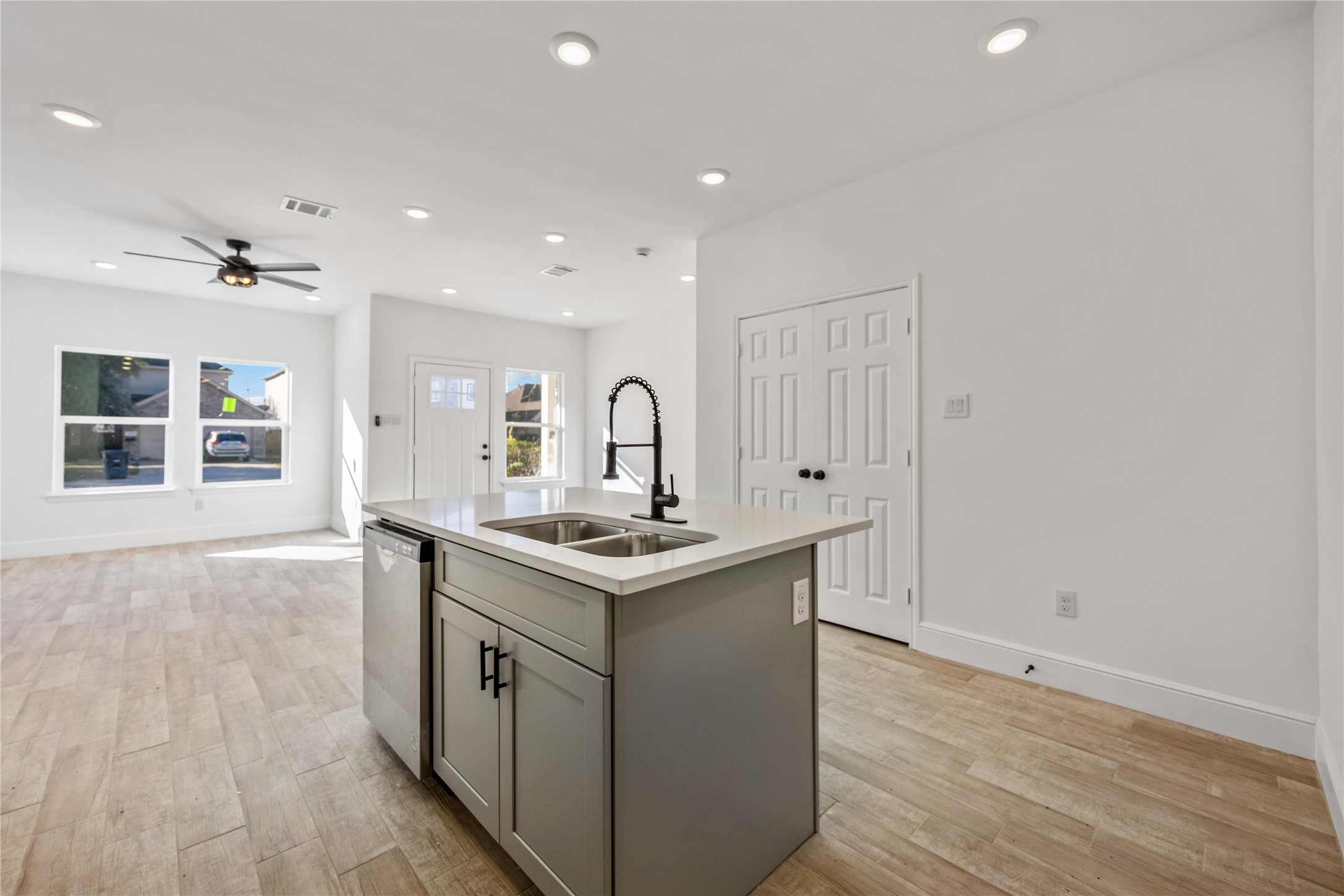 4139 Brinkley Street A/B , Houston, TX, 77051 | 5049600 | Realty Texas LLC