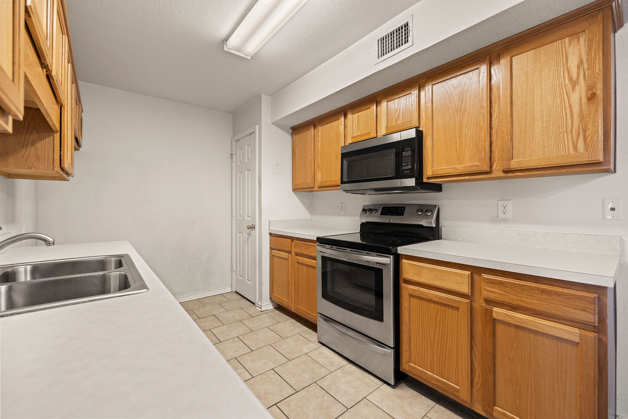 1120 Forest Creek Street , Benbrook, TX, 76126 | 20930819 | Realty Texas LLC