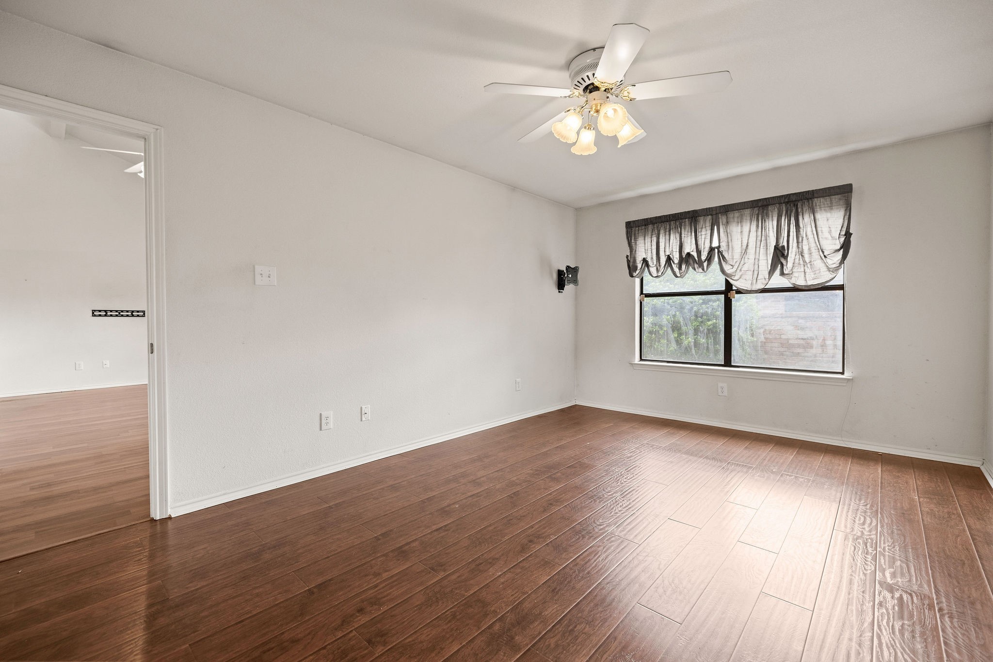 1120 Forest Creek Street , Benbrook, TX, 76126 | 20930819 | Realty Texas LLC