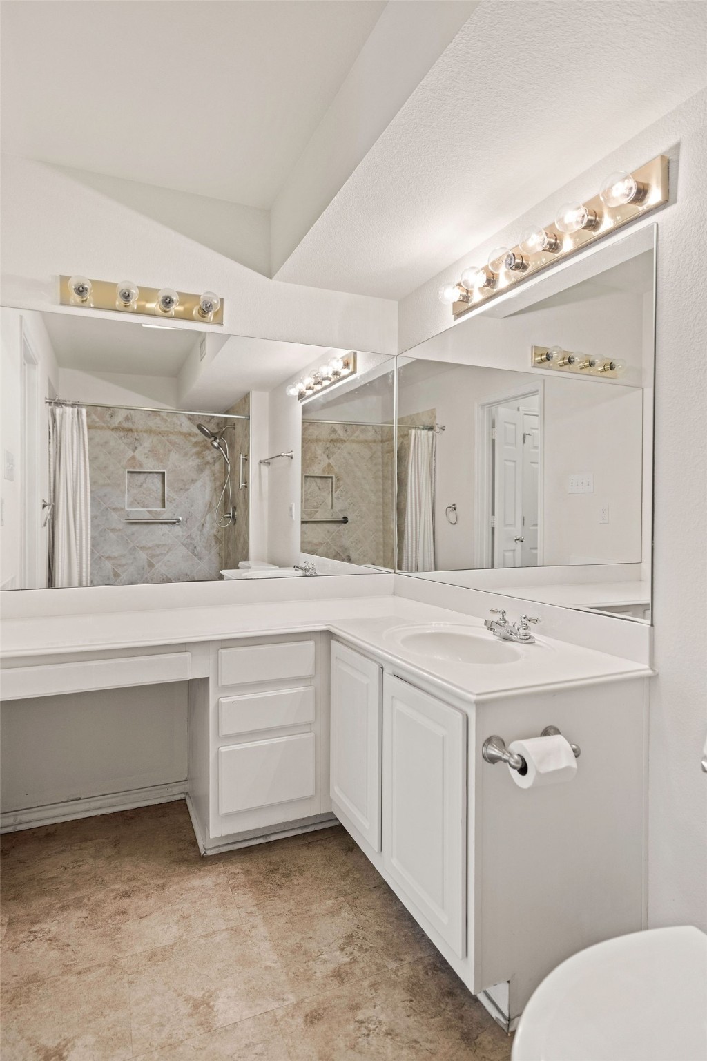 1120 Forest Creek Street , Benbrook, TX, 76126 | 20930819 | Realty Texas LLC