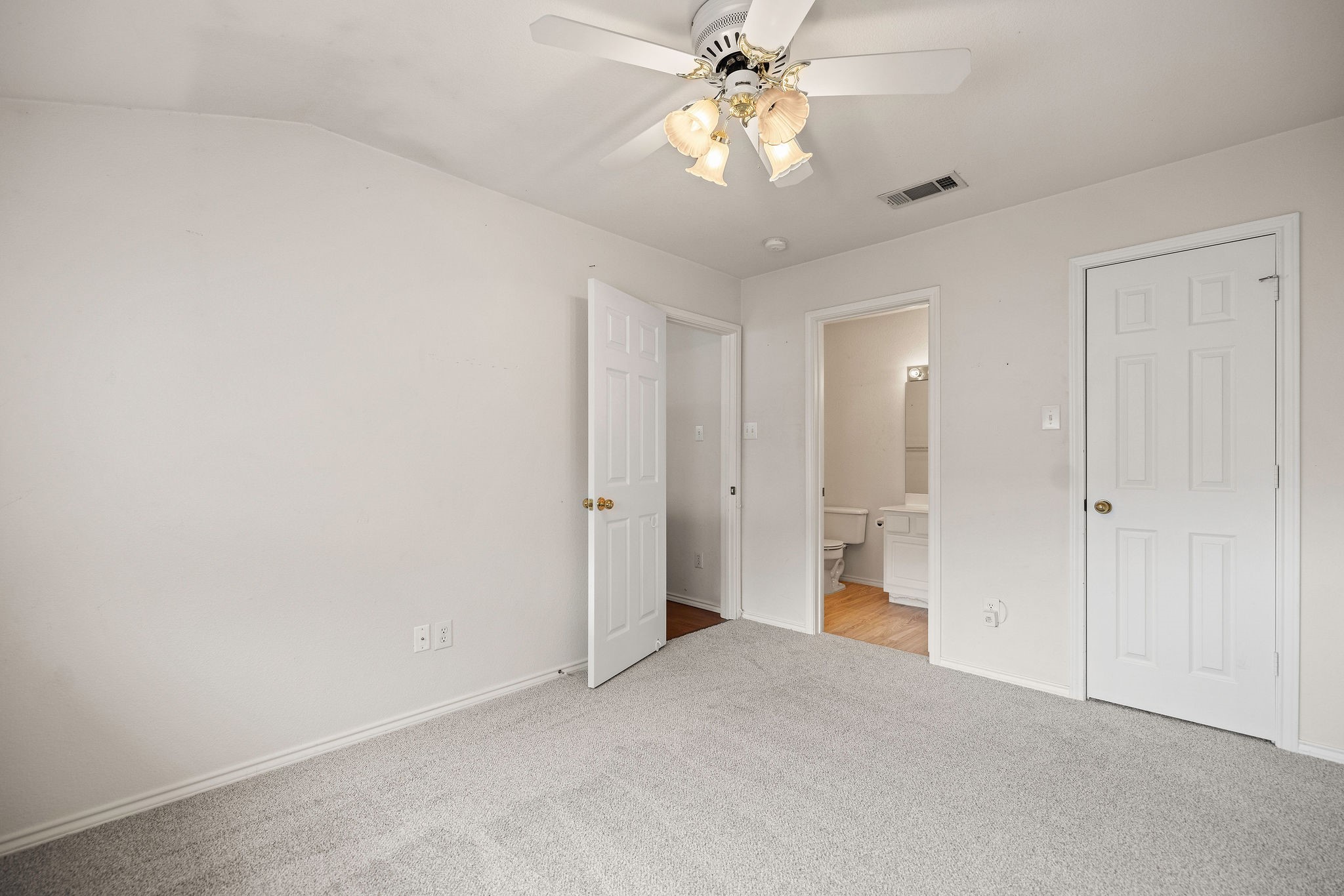 1120 Forest Creek Street , Benbrook, TX, 76126 | 20930819 | Realty Texas LLC