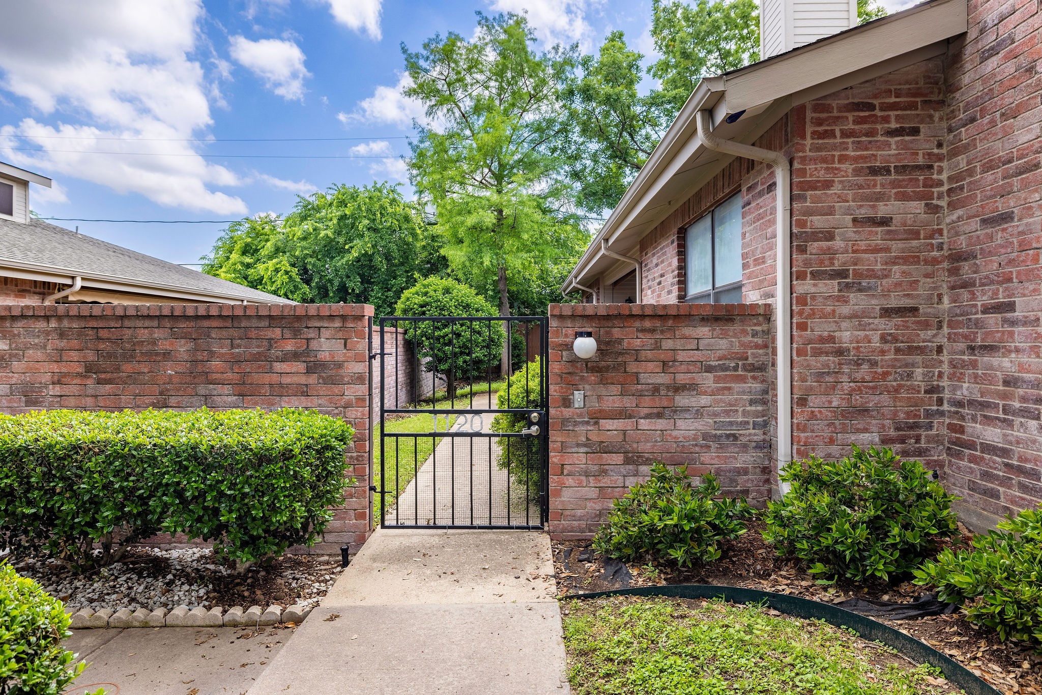 1120 Forest Creek Street , Benbrook, TX, 76126 | 20930819 | Realty Texas LLC