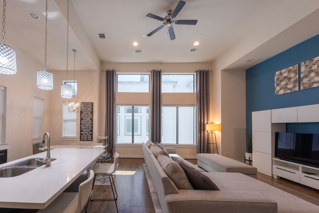 94 N Hutcheson Street , Houston, TX, 77003 | 76989914 | Realty Texas LLC