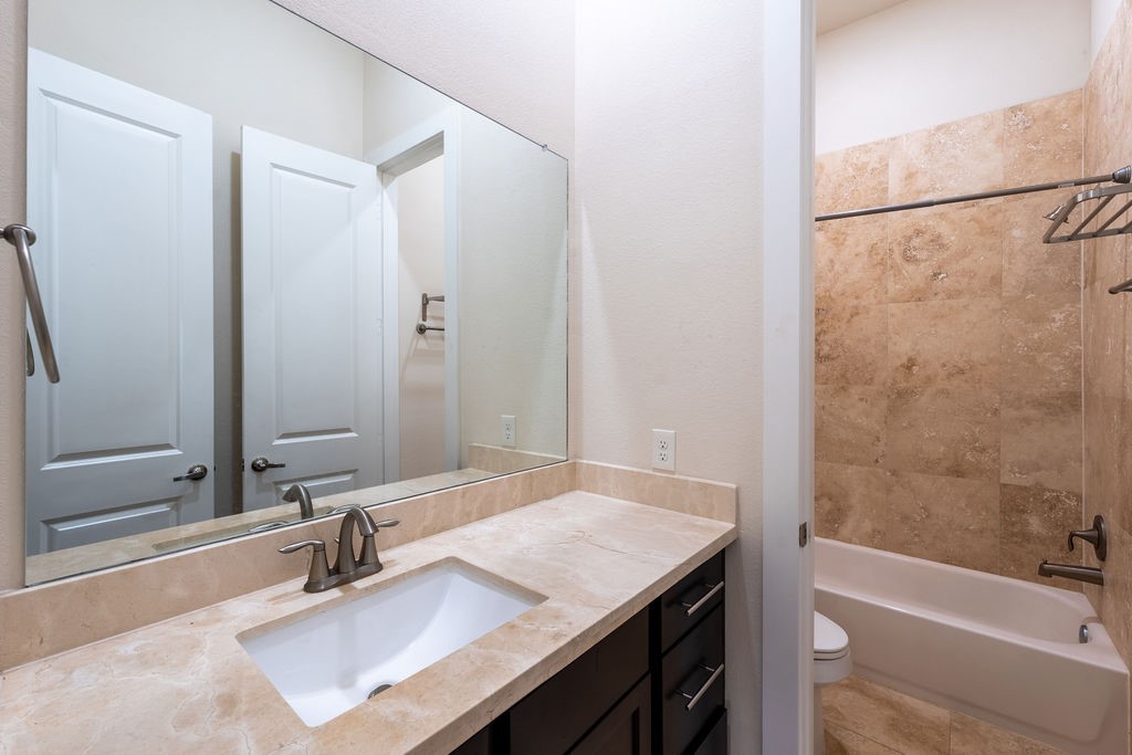 94 N Hutcheson Street , Houston, TX, 77003 | 76989914 | Realty Texas LLC