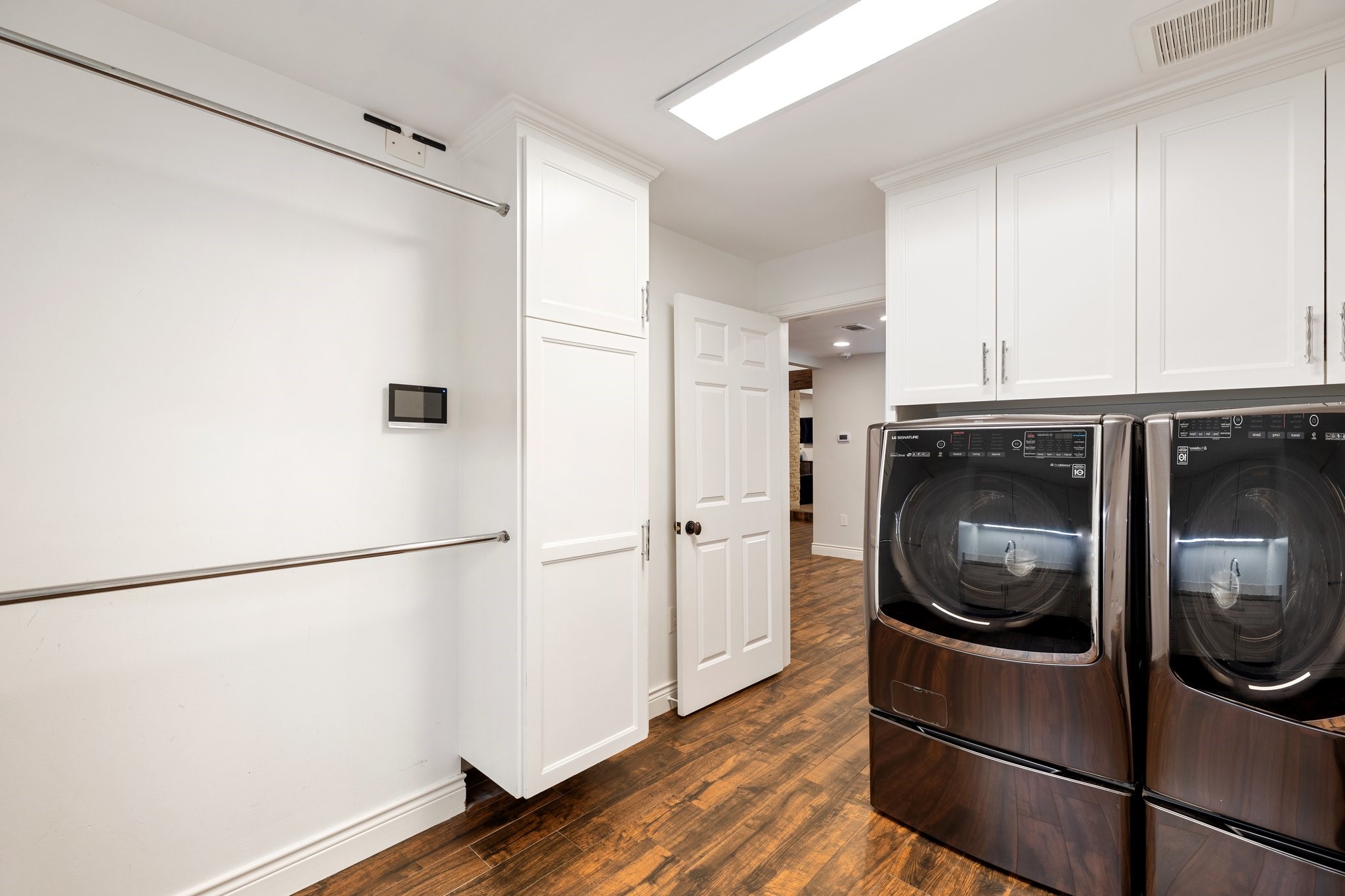 2 Warrenton Drive , Houston, TX, 77024 | 54242710 | Realty Texas LLC