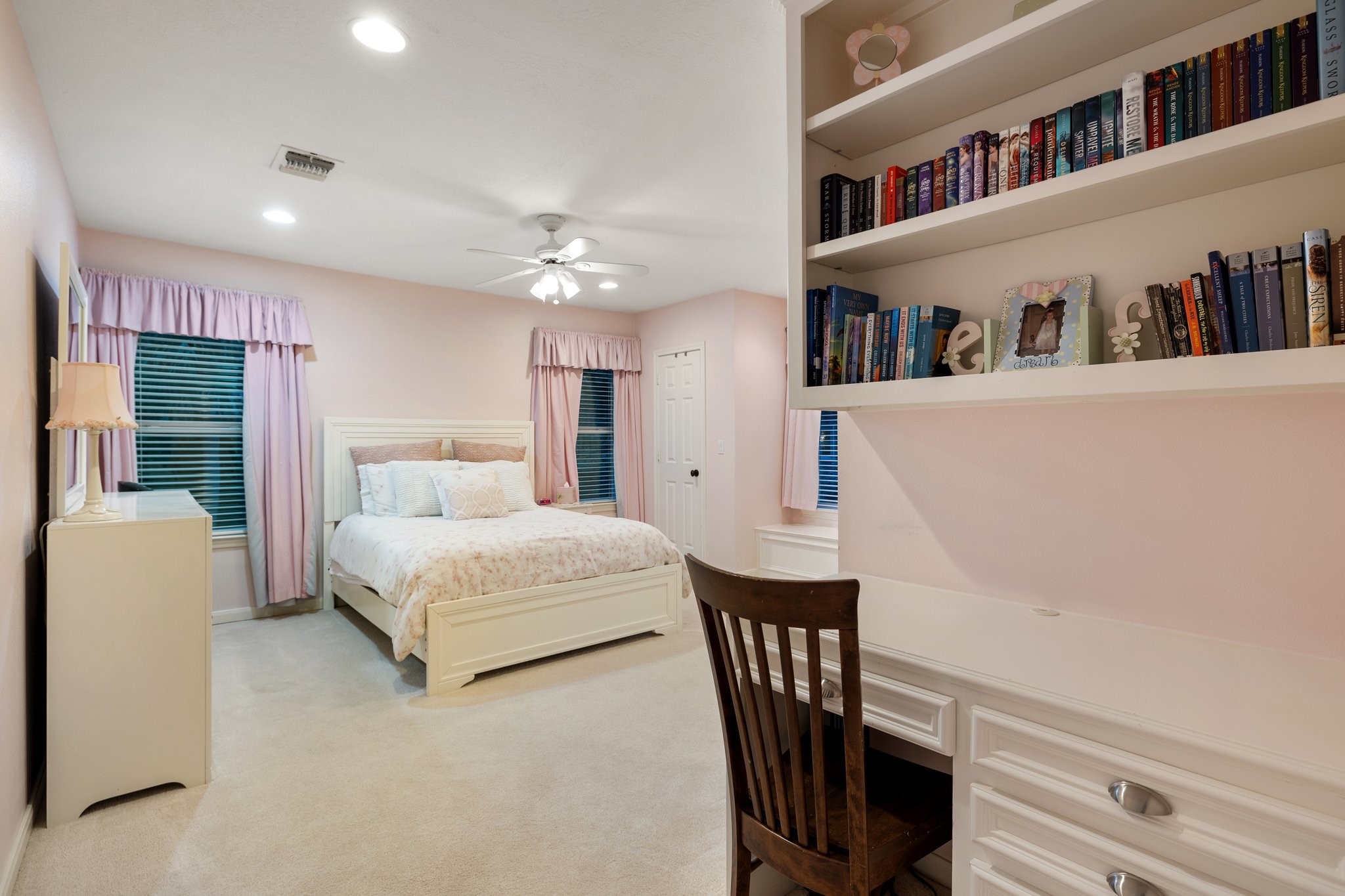 2 Warrenton Drive , Houston, TX, 77024 | 54242710 | Realty Texas LLC