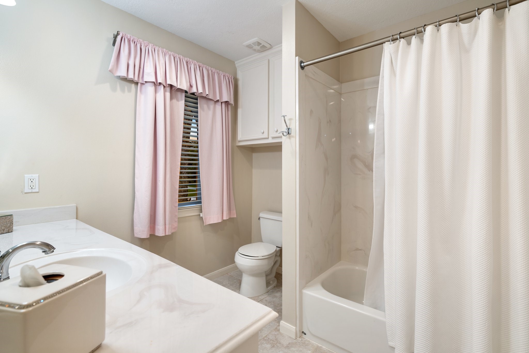 2 Warrenton Drive , Houston, TX, 77024 | 54242710 | Realty Texas LLC