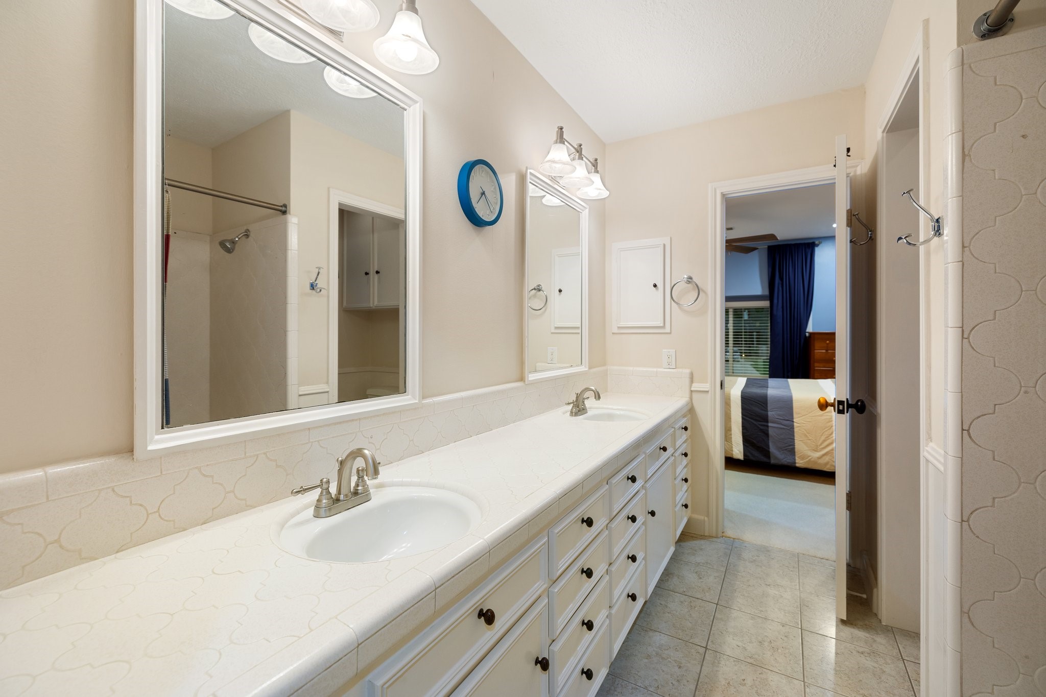 2 Warrenton Drive , Houston, TX, 77024 | 54242710 | Realty Texas LLC