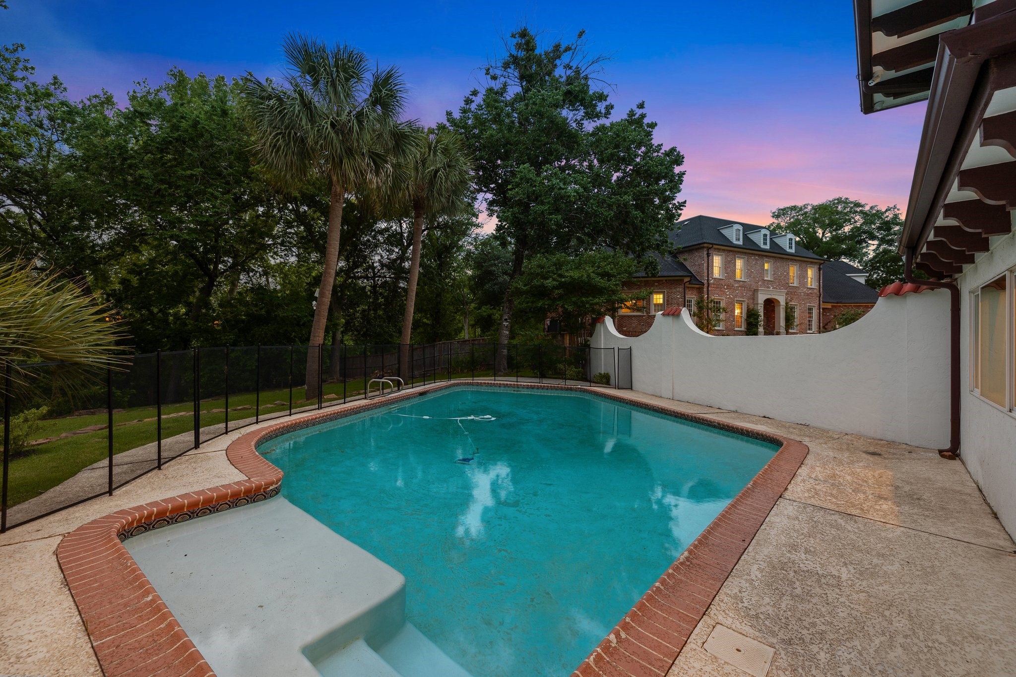 2 Warrenton Drive , Houston, TX, 77024 | 54242710 | Realty Texas LLC
