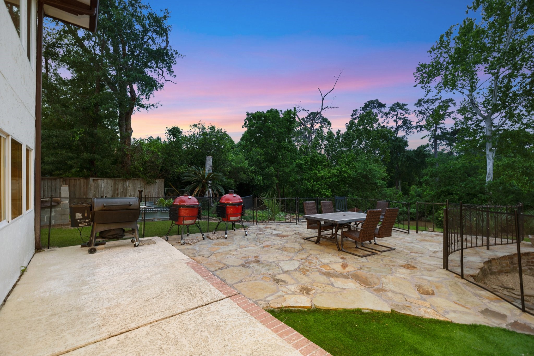 2 Warrenton Drive , Houston, TX, 77024 | 54242710 | Realty Texas LLC