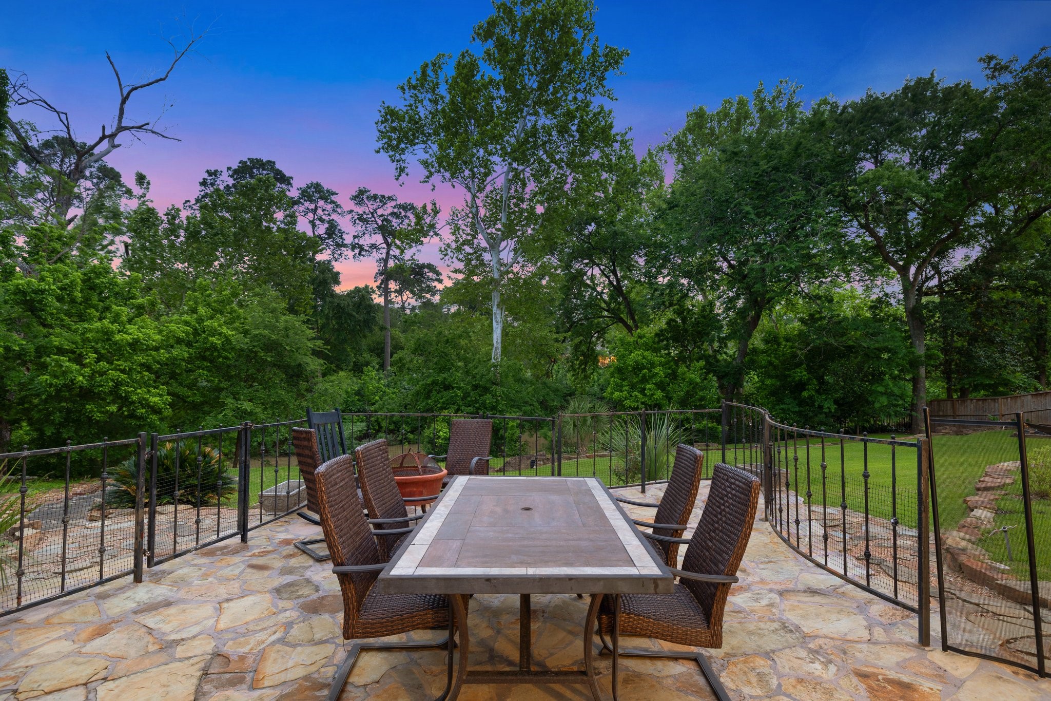 2 Warrenton Drive , Houston, TX, 77024 | 54242710 | Realty Texas LLC