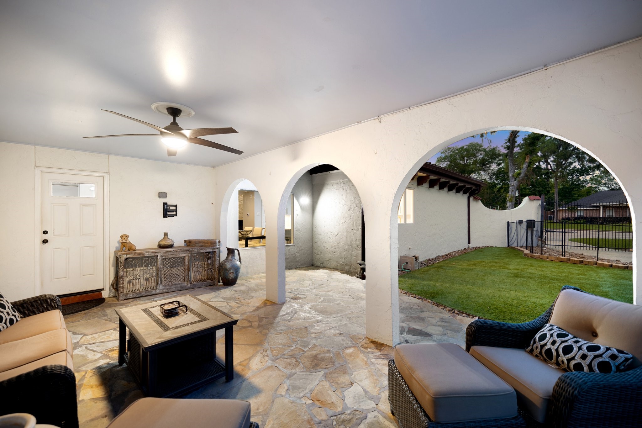 2 Warrenton Drive , Houston, TX, 77024 | 54242710 | Realty Texas LLC